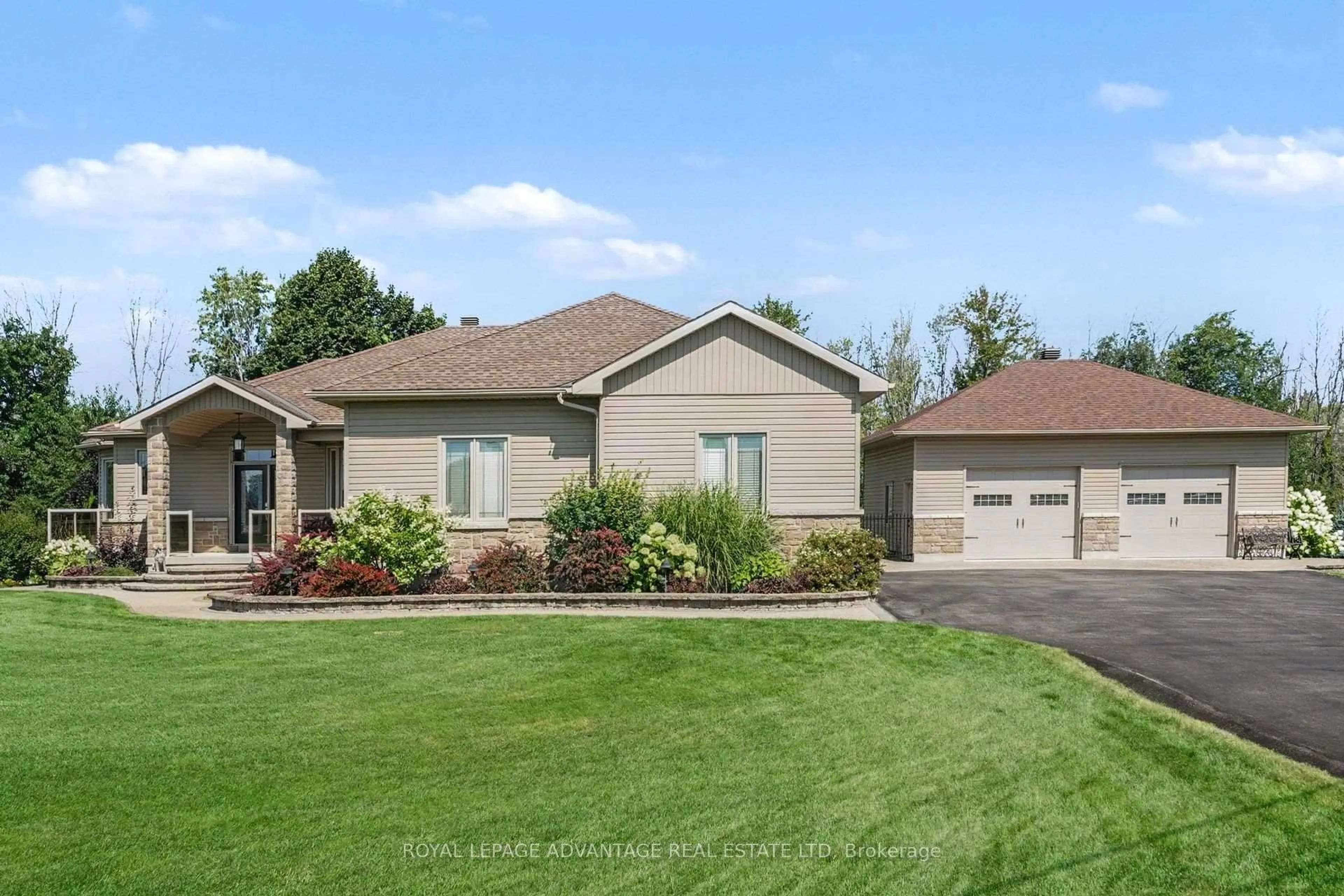 Home with vinyl exterior material, street for 263 Georgina St, Perth Ontario K7H 3C9