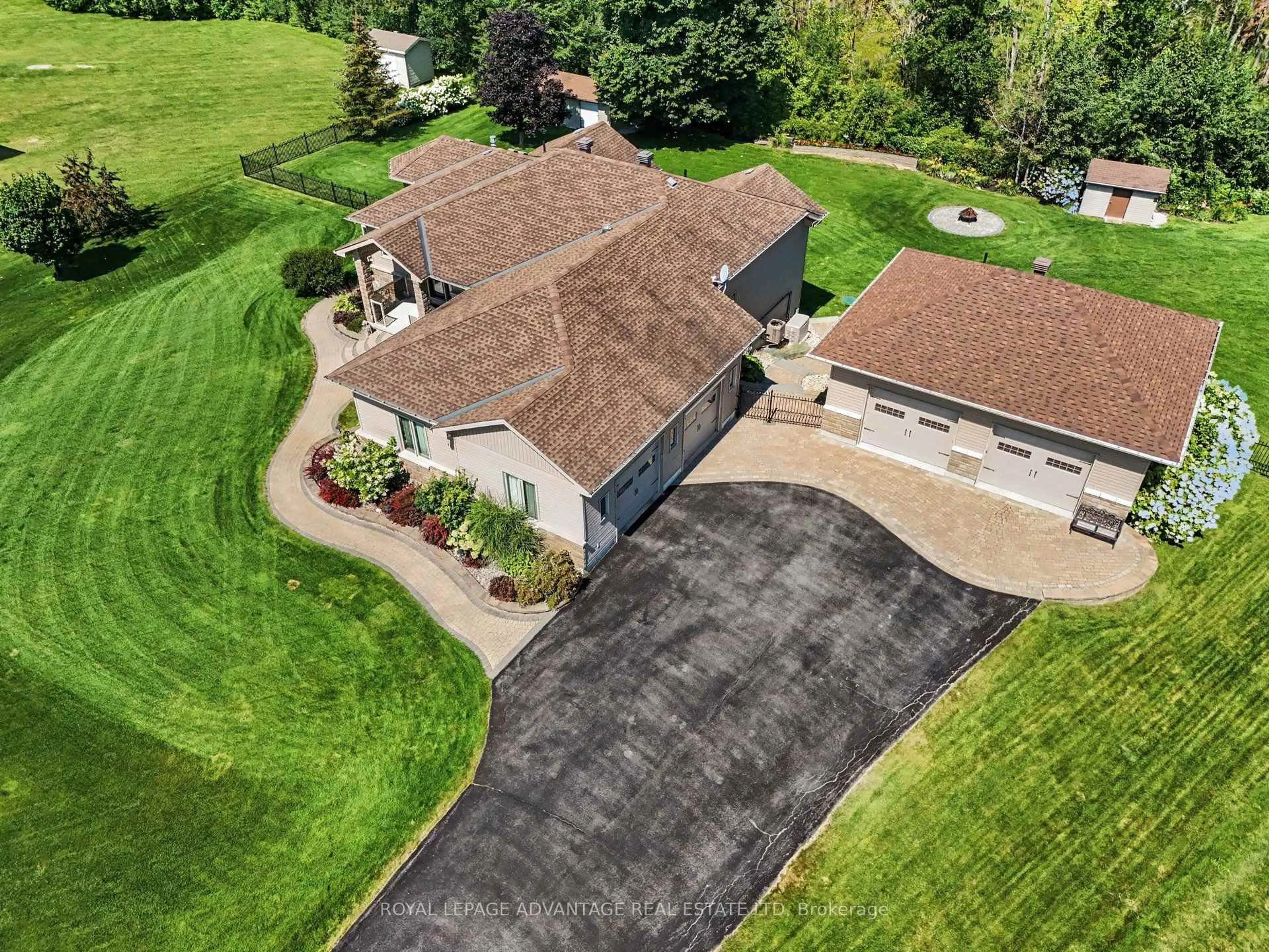 A pic from outside/outdoor area/front of a property/back of a property/a pic from drone, unknown for 263 Georgina St, Perth Ontario K7H 3C9