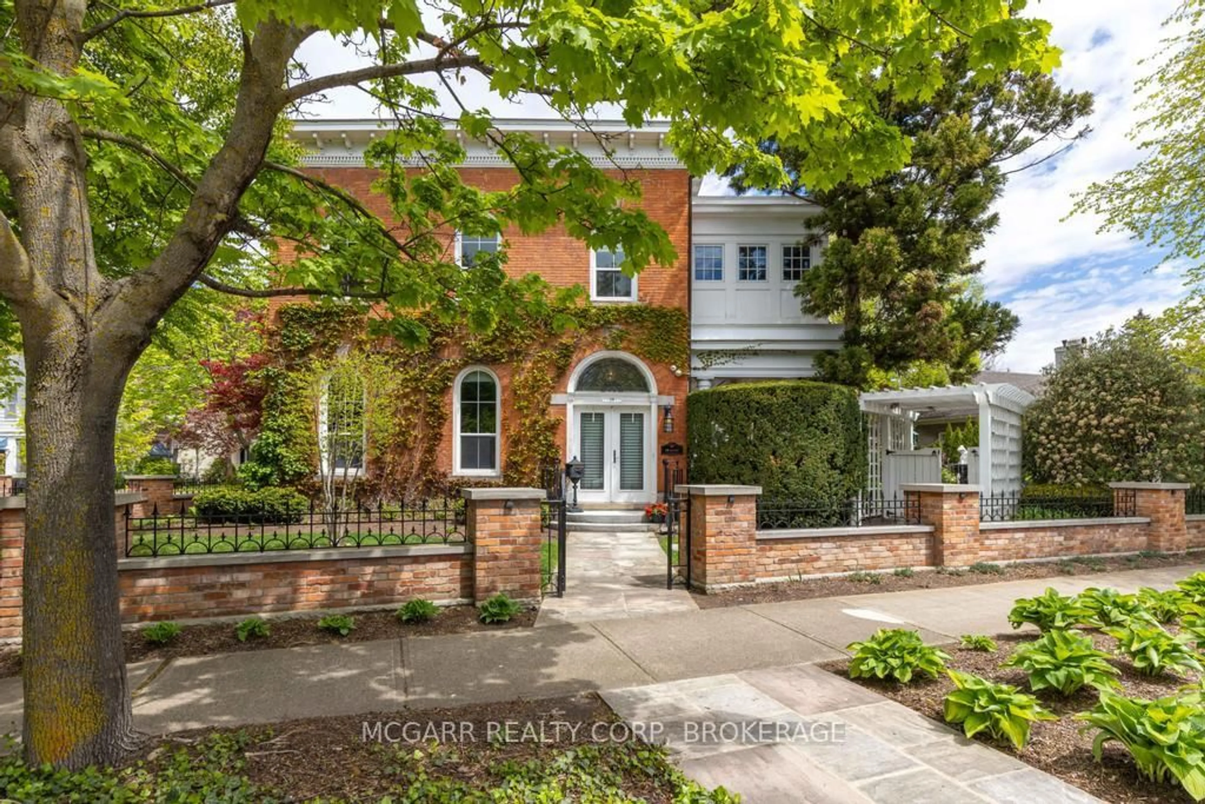 Home with brick exterior material, street for 38 Yates St, St. Catharines Ontario L2R 5R4