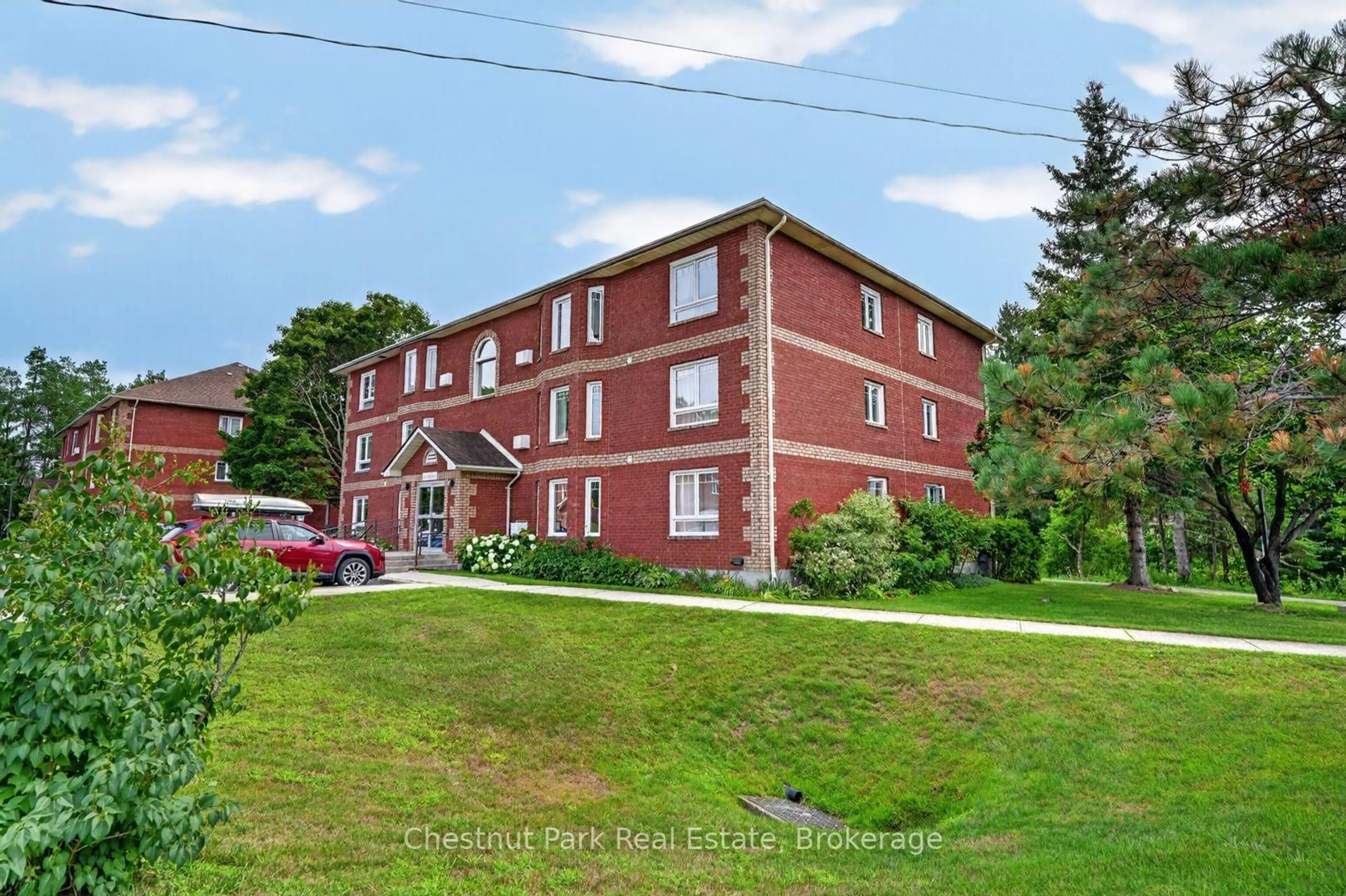 A pic from outside/outdoor area/front of a property/back of a property/a pic from drone, building for 661 Cedar Lane #202C, Bracebridge Ontario P1L 1N9