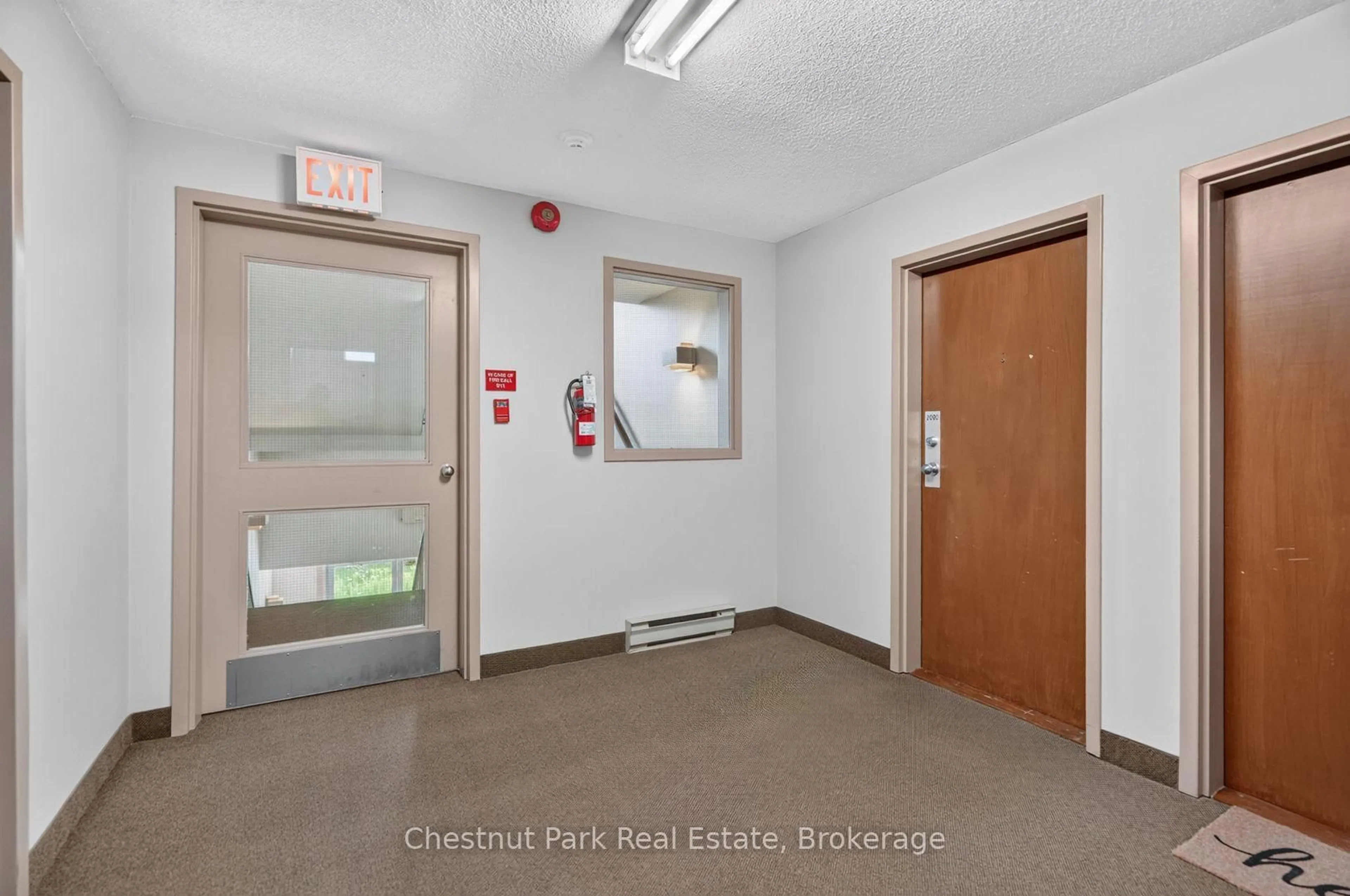 Indoor foyer for 661 Cedar Lane #202C, Bracebridge Ontario P1L 1N9