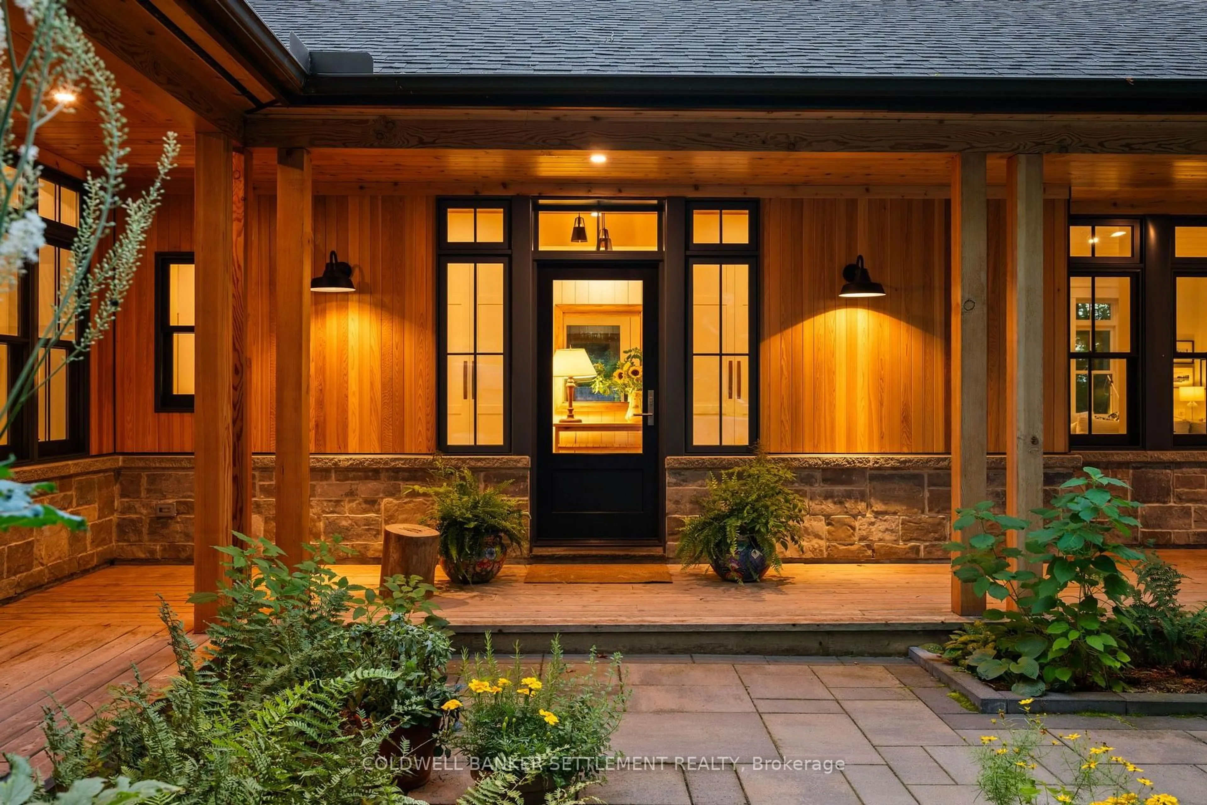 Indoor entryway for 117 Sunrise Lane, Drummond/North Elmsley Ontario K7H 0H2