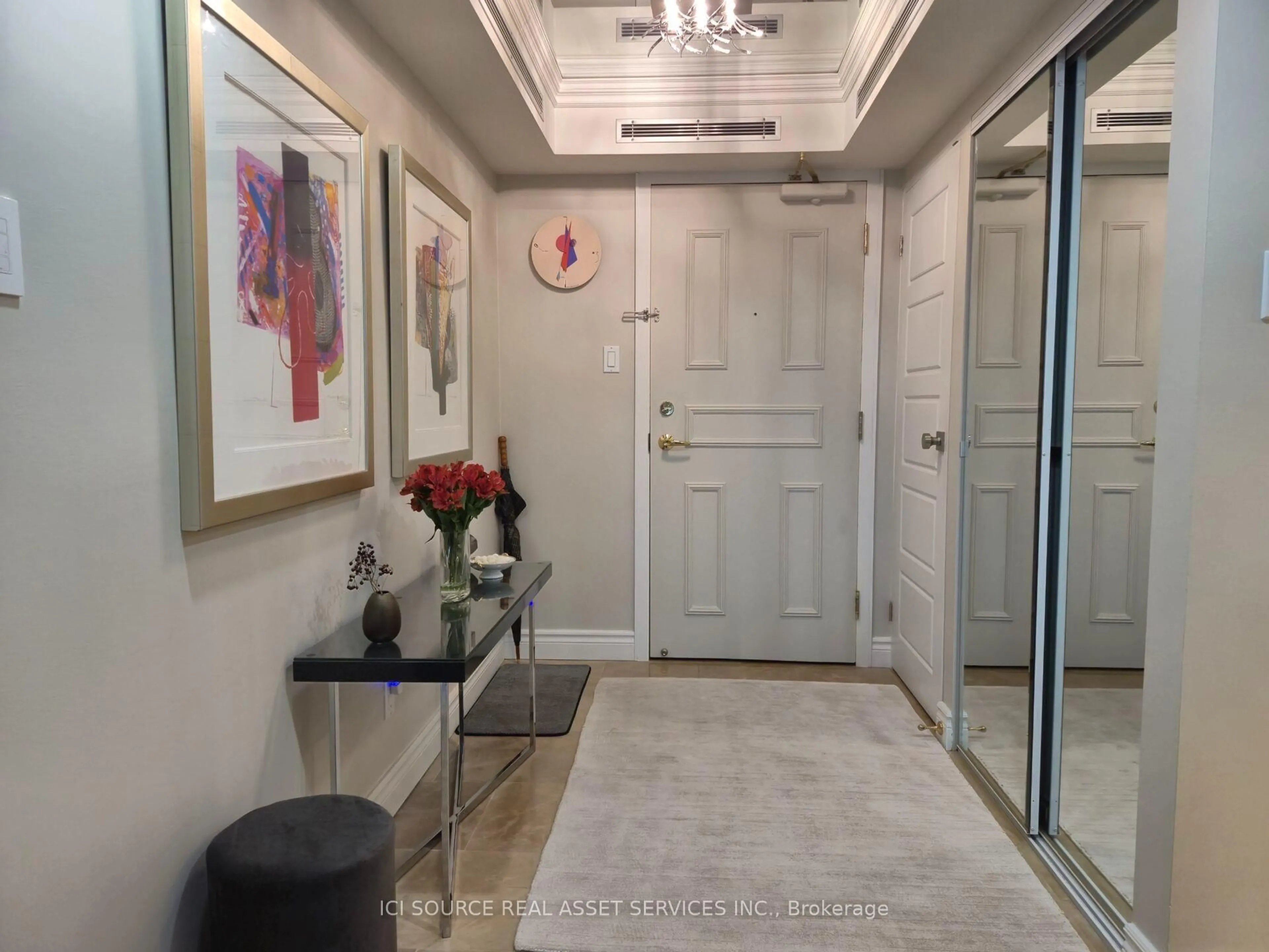 Indoor foyer for 160 George St #602, Ottawa Ontario K1N 9M2