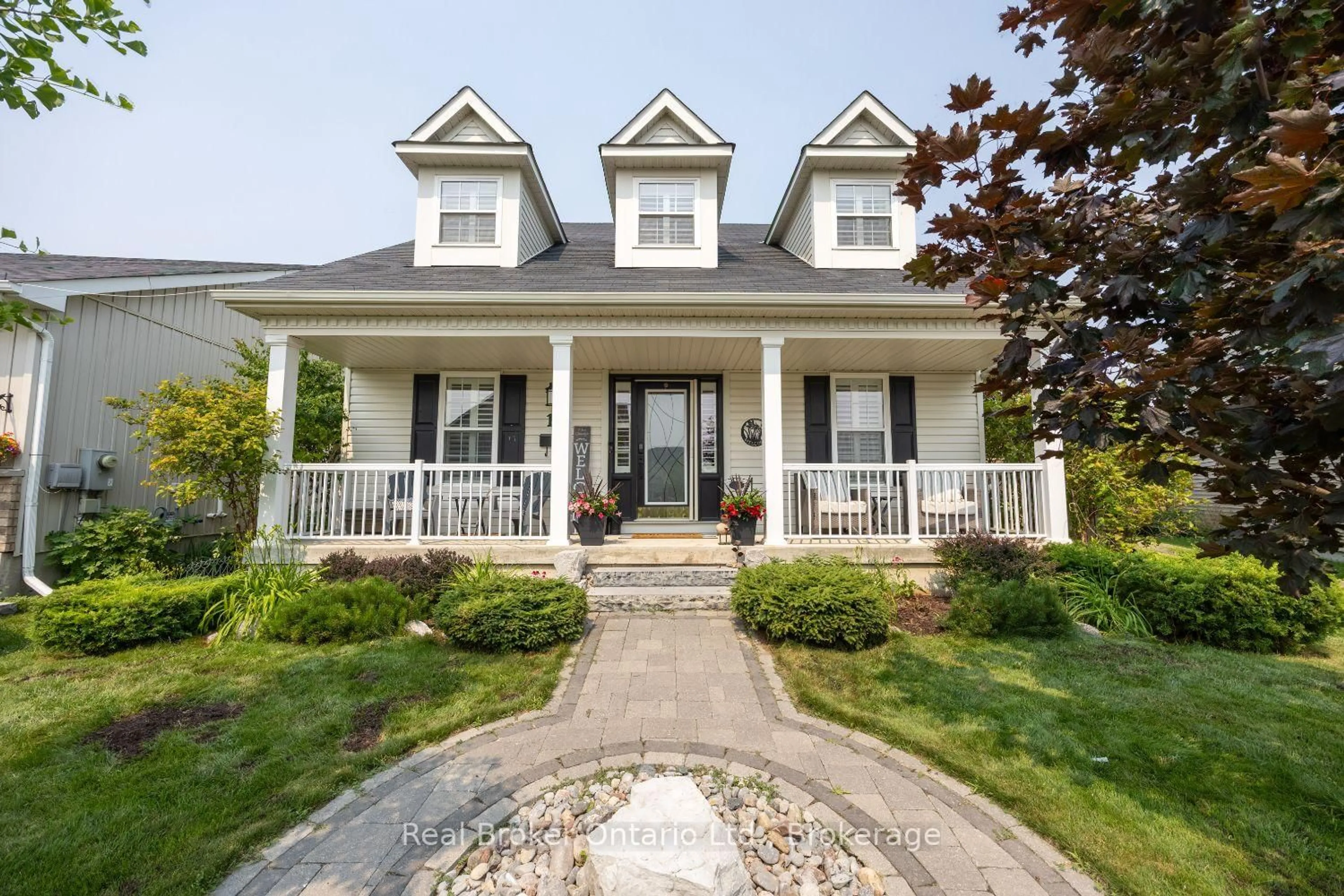 Home with vinyl exterior material, street for 11 Greenaway Circ, Port Hope Ontario L1A 0B9