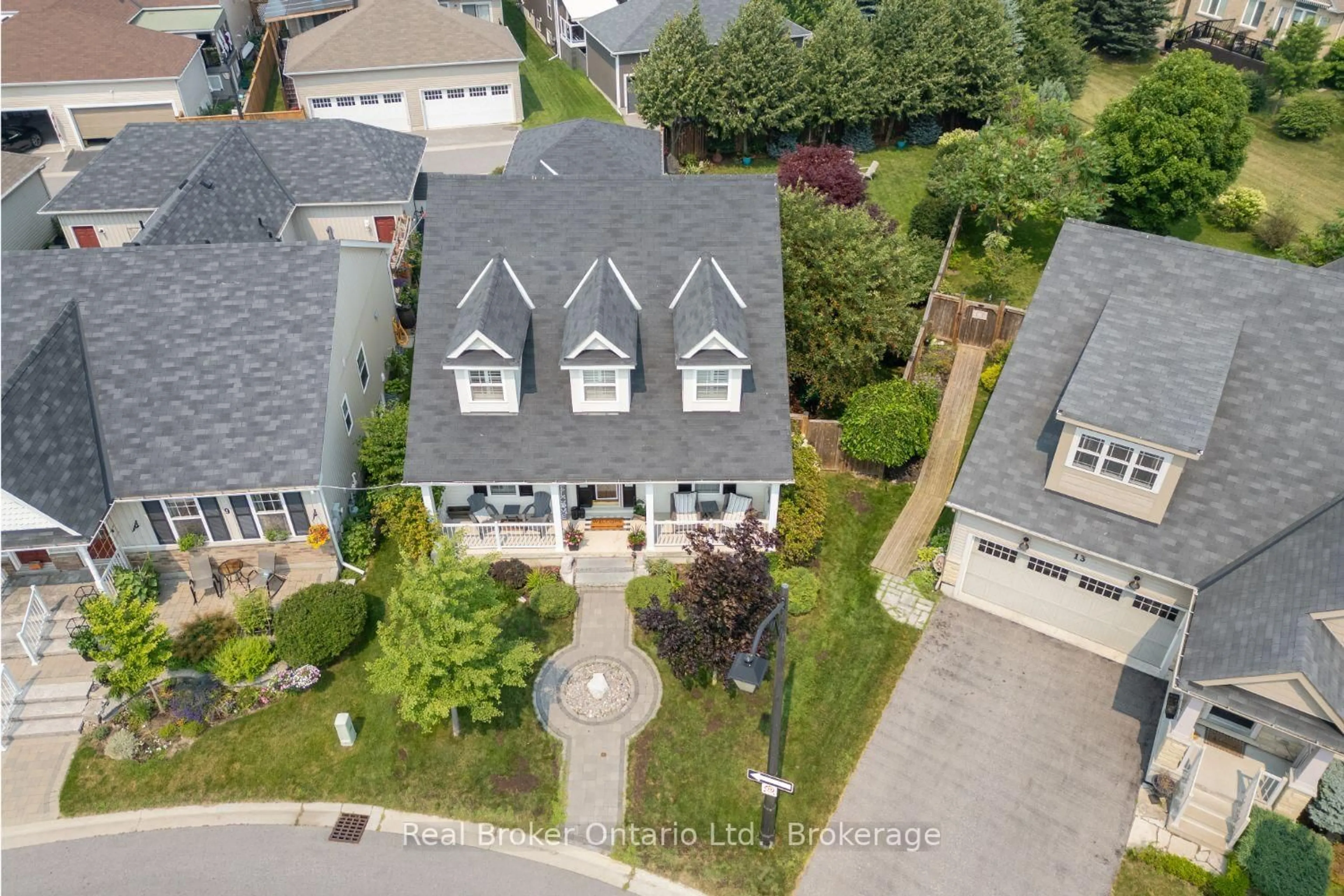 A pic from outside/outdoor area/front of a property/back of a property/a pic from drone, street for 11 Greenaway Circ, Port Hope Ontario L1A 0B9
