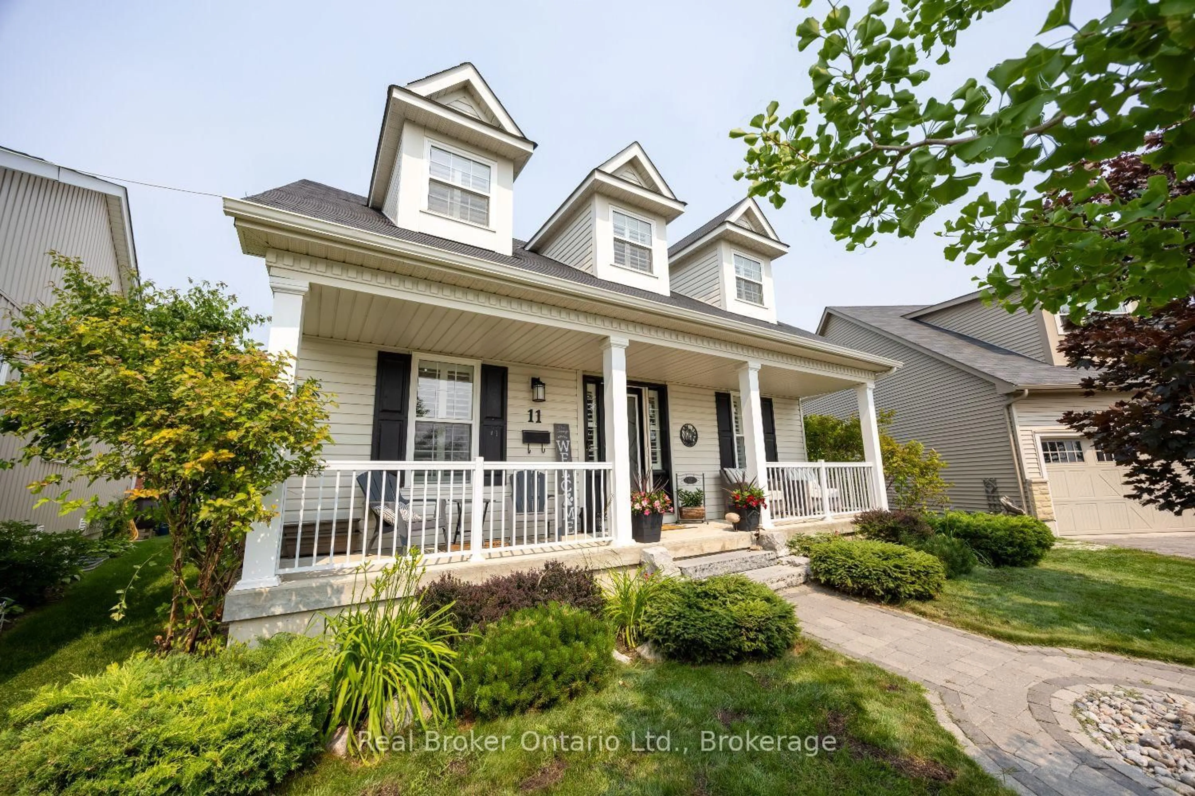 Home with vinyl exterior material, street for 11 Greenaway Circ, Port Hope Ontario L1A 0B9