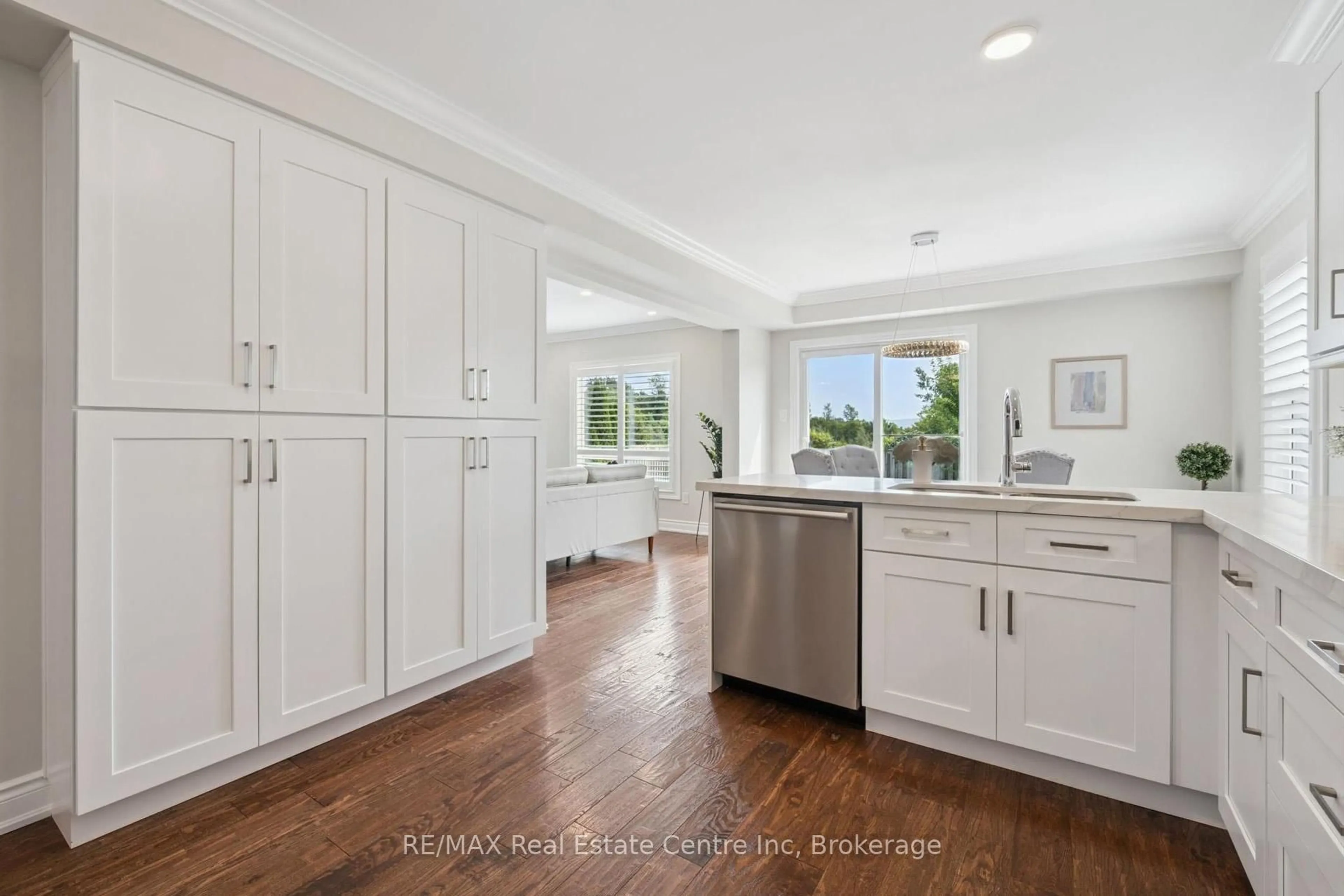 Open concept kitchen, ceramic/tile floor for 75 TEAL Dr, Guelph Ontario N1C 1G4
