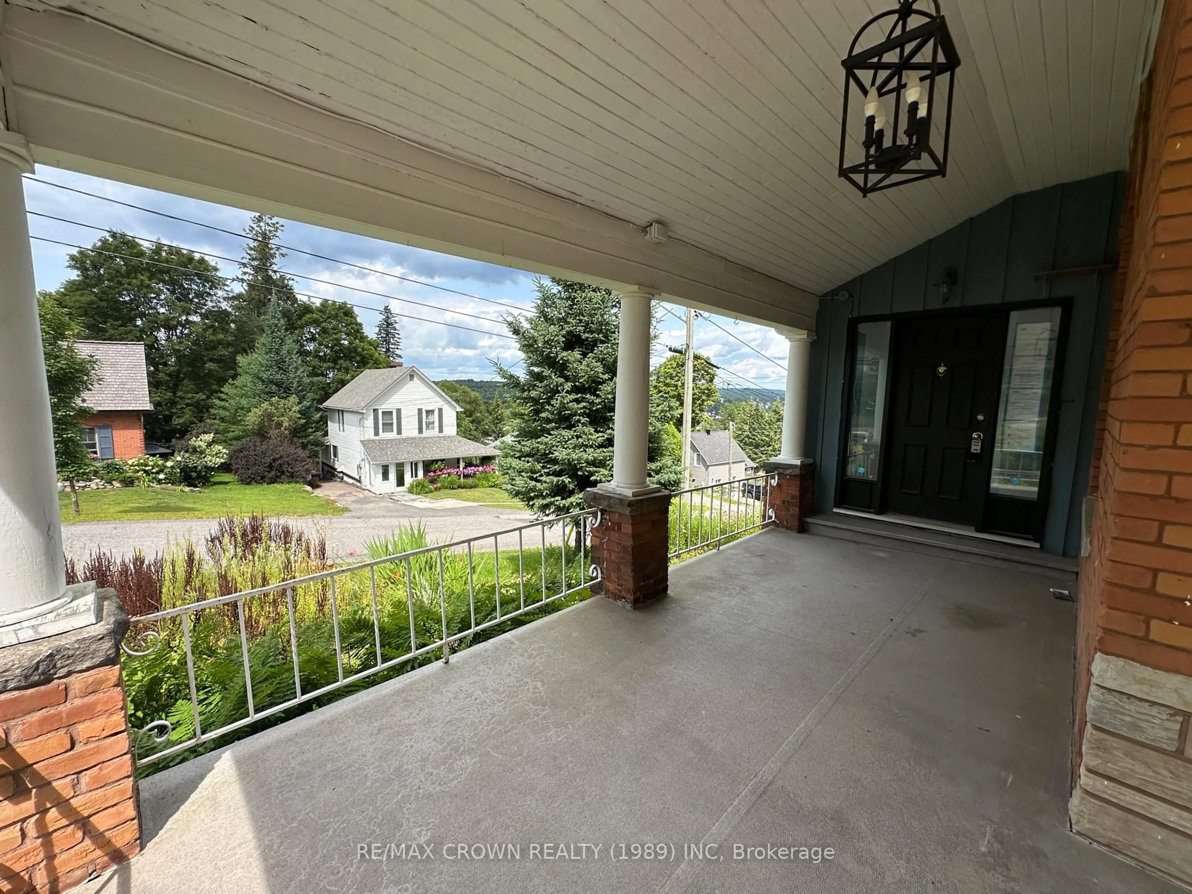 Unknown for 23 Lansdowne St, Huntsville Ontario P1H 1W1