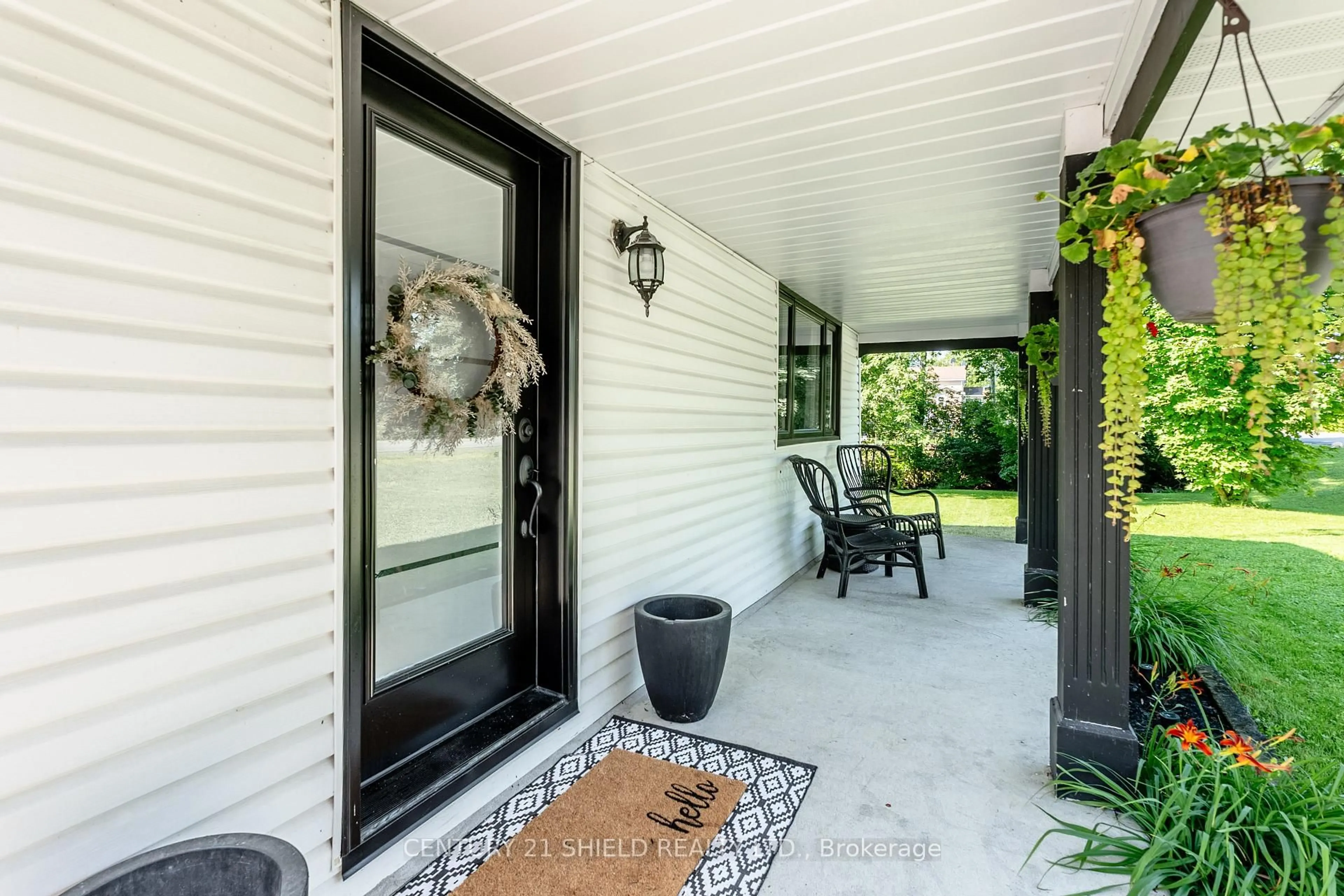 Indoor entryway for 17648 Island Rd, South Stormont Ontario K0C 1S0