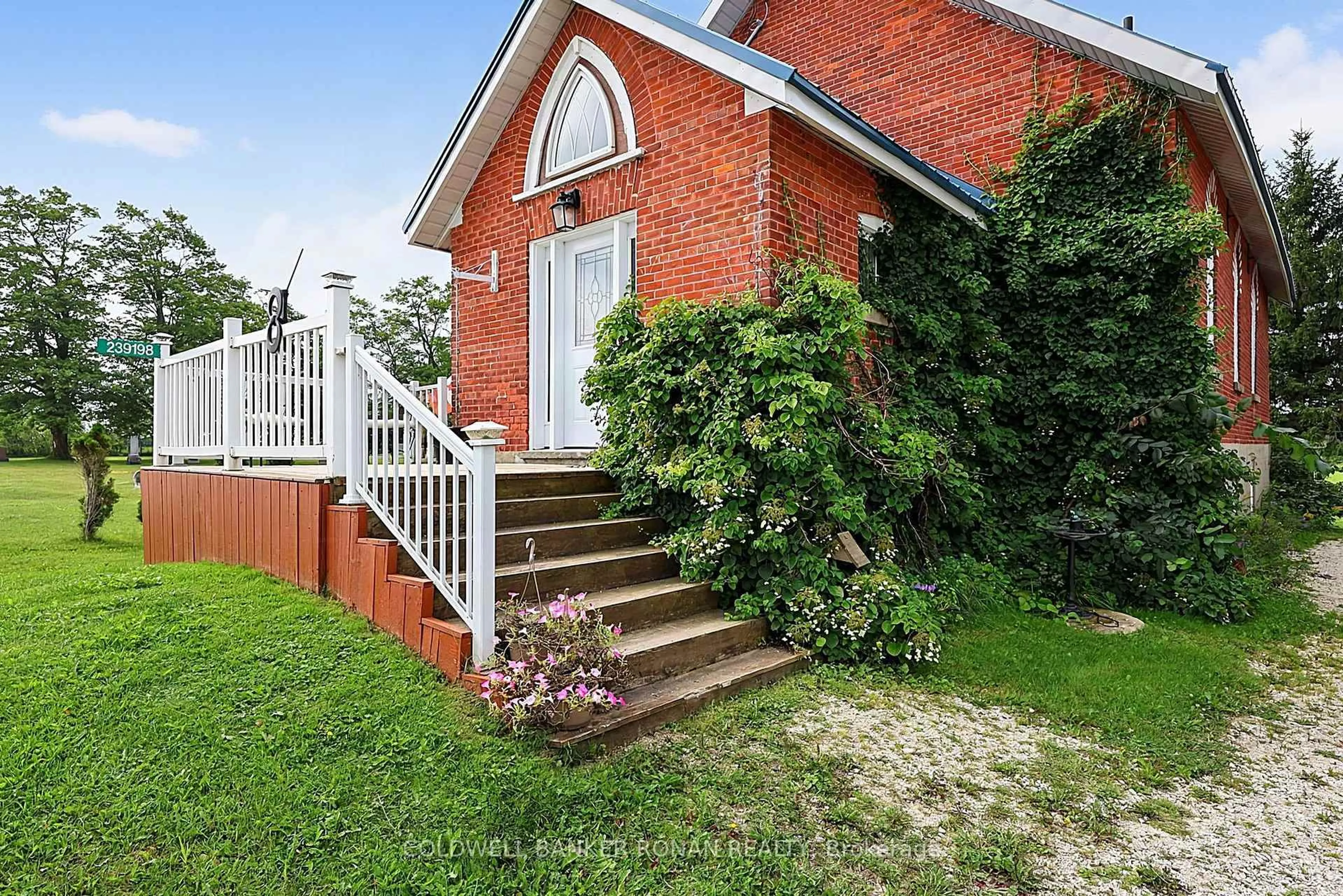 Home with brick exterior material, unknown for 239198 County Road 2, Melancthon Ontario L9V 2J5