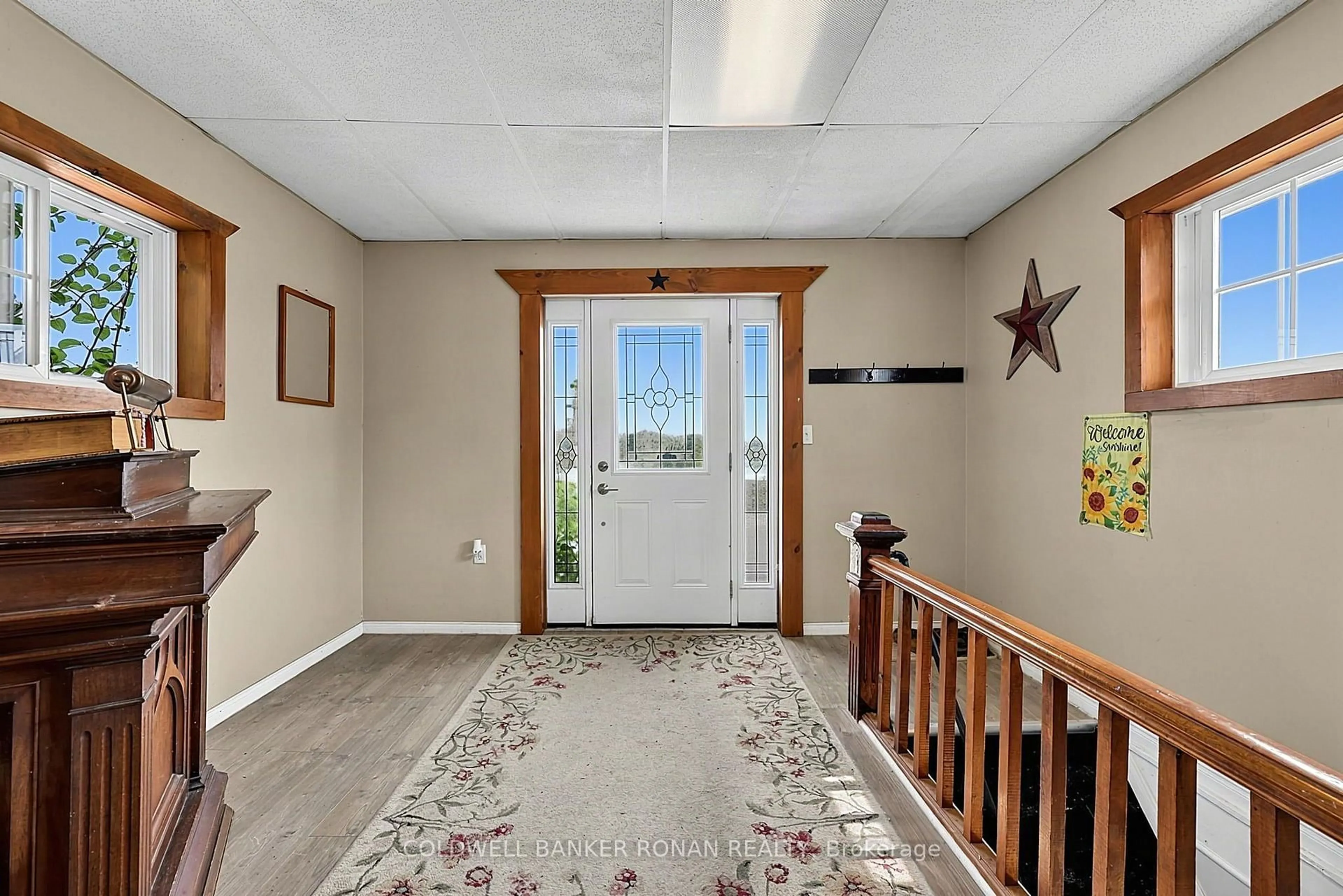 Indoor entryway for 239198 County Road 2, Melancthon Ontario L9V 2J5