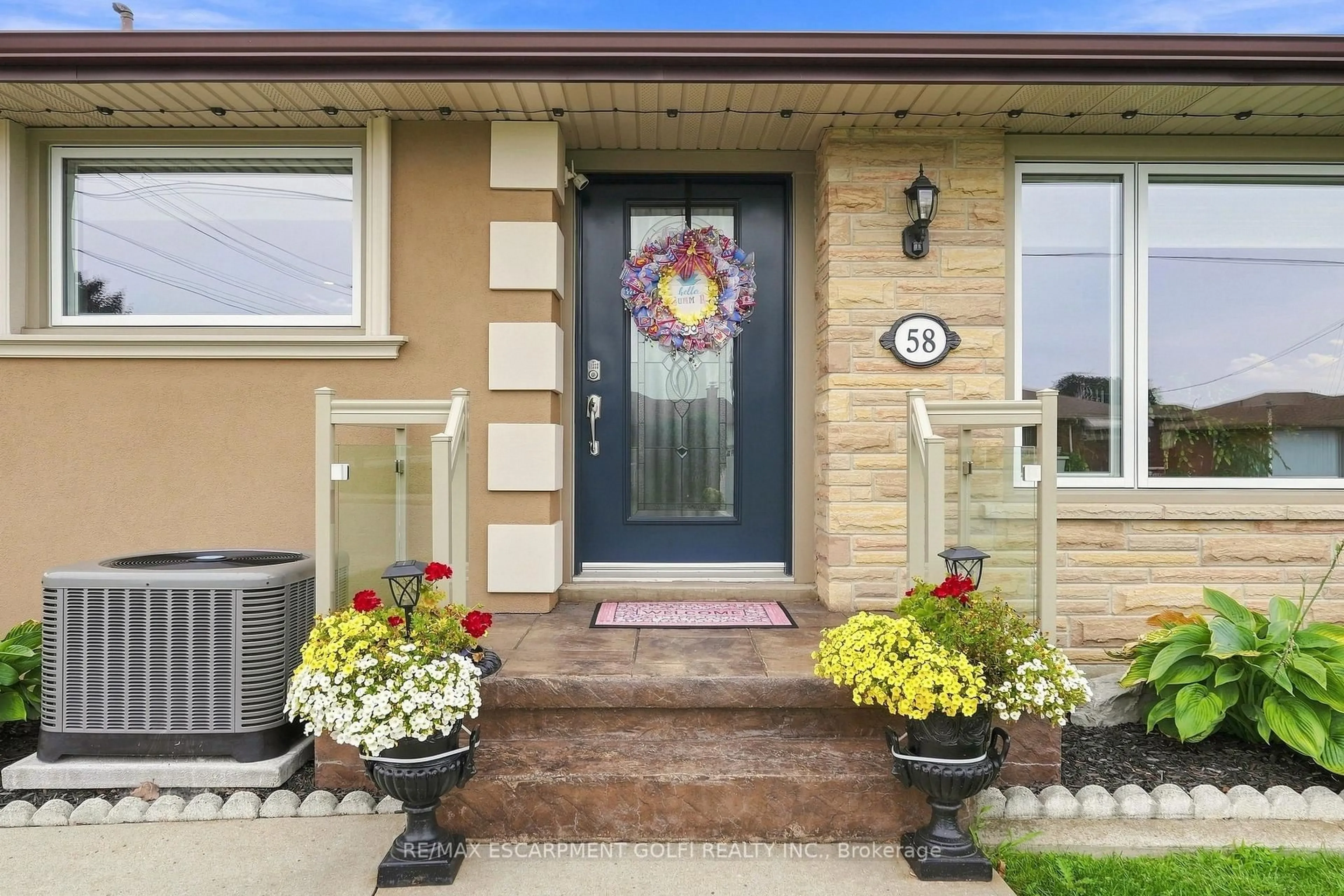 Indoor entryway for 58 Moxley Dr, Hamilton Ontario L8T 3Y7