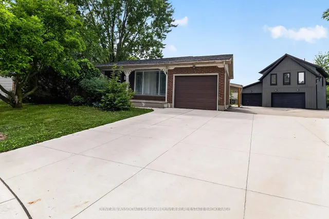 23 Goodman Dr, London South 2