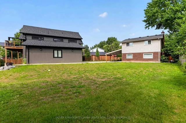 23 Goodman Dr, London South 3