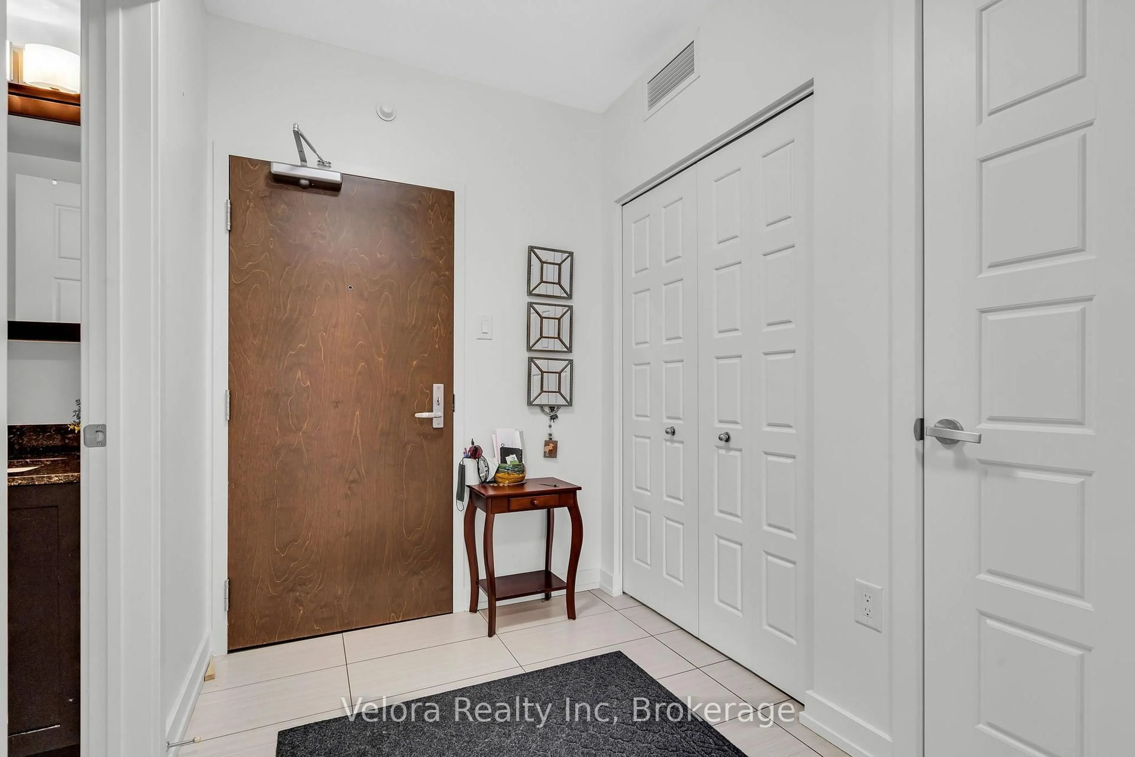 Indoor entryway for 316 Bruyere St #220, Ottawa Ontario K1N 0C3