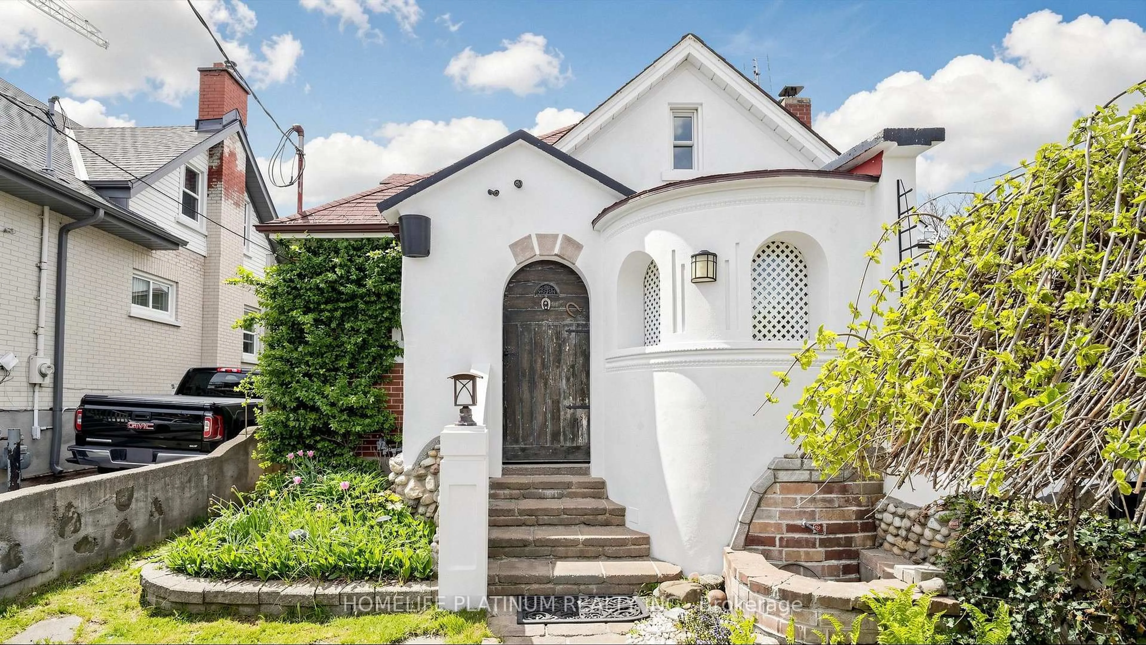 Home with brick exterior material, street for 287 Courtland Ave, Kitchener Ontario N2G 2V8