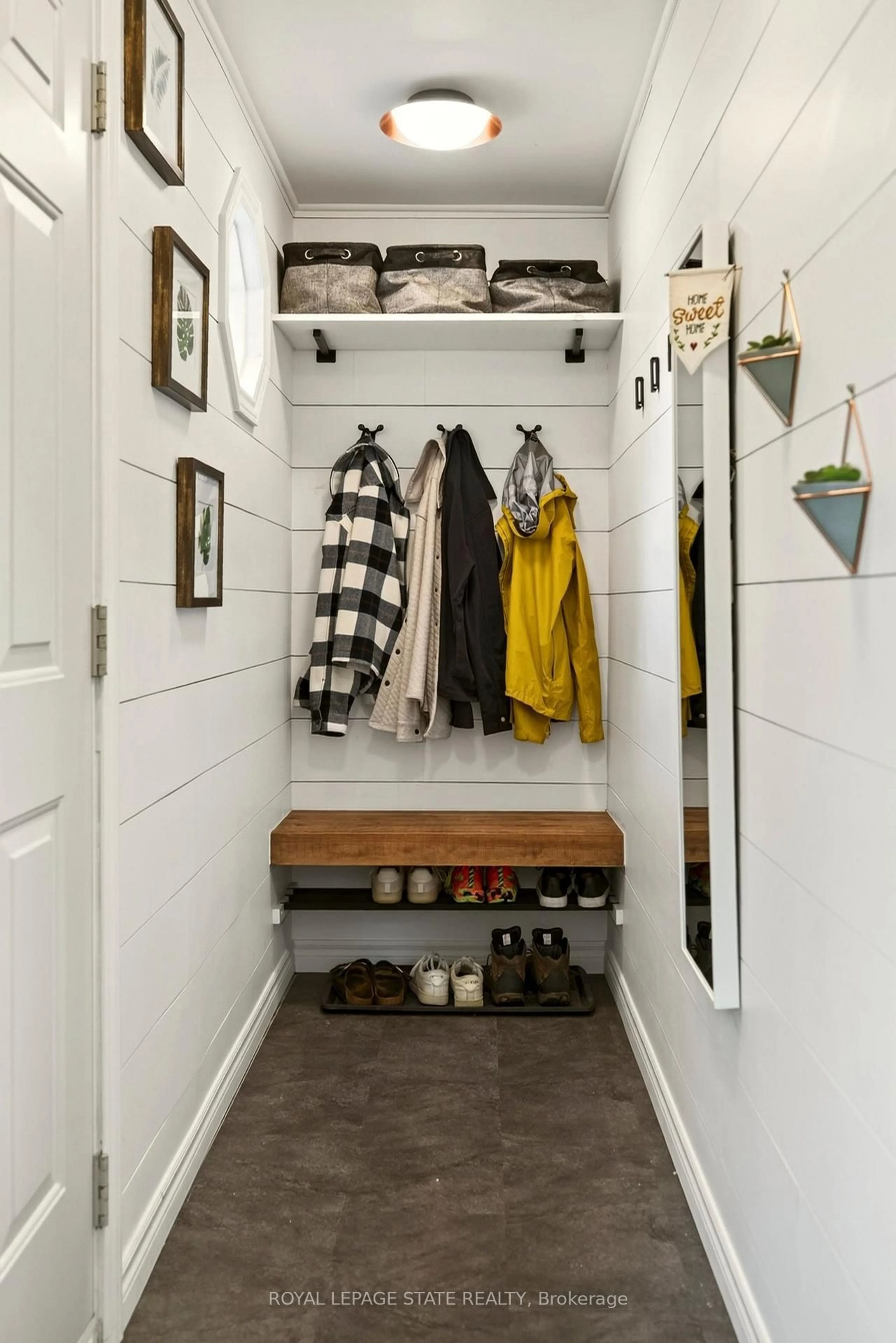 Indoor entryway for 107 Reid Ave, Hamilton Ontario L8H 6E2