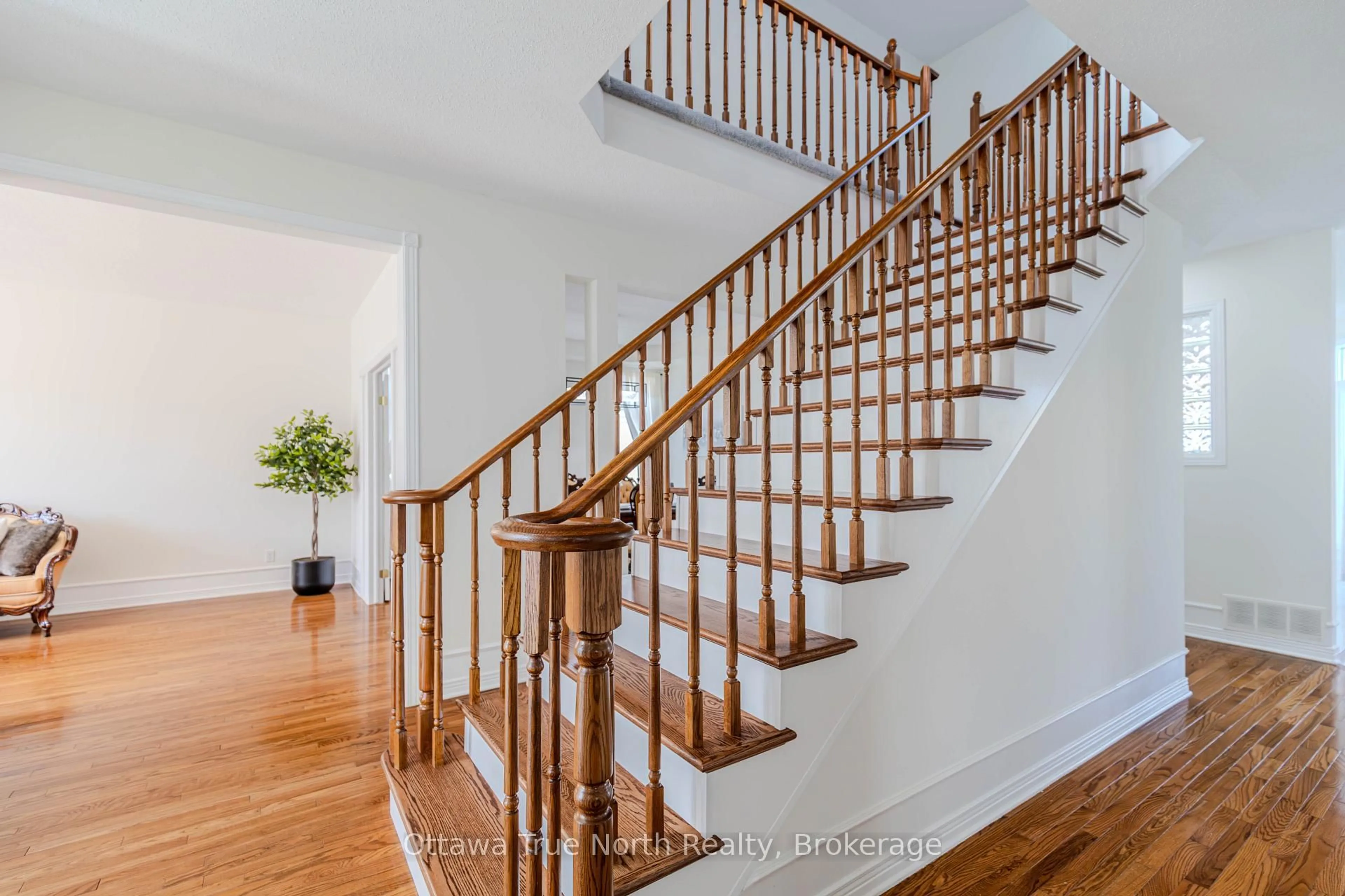 Stairs for 19 Black Tern Cres, Ottawa Ontario K2M 2Z4
