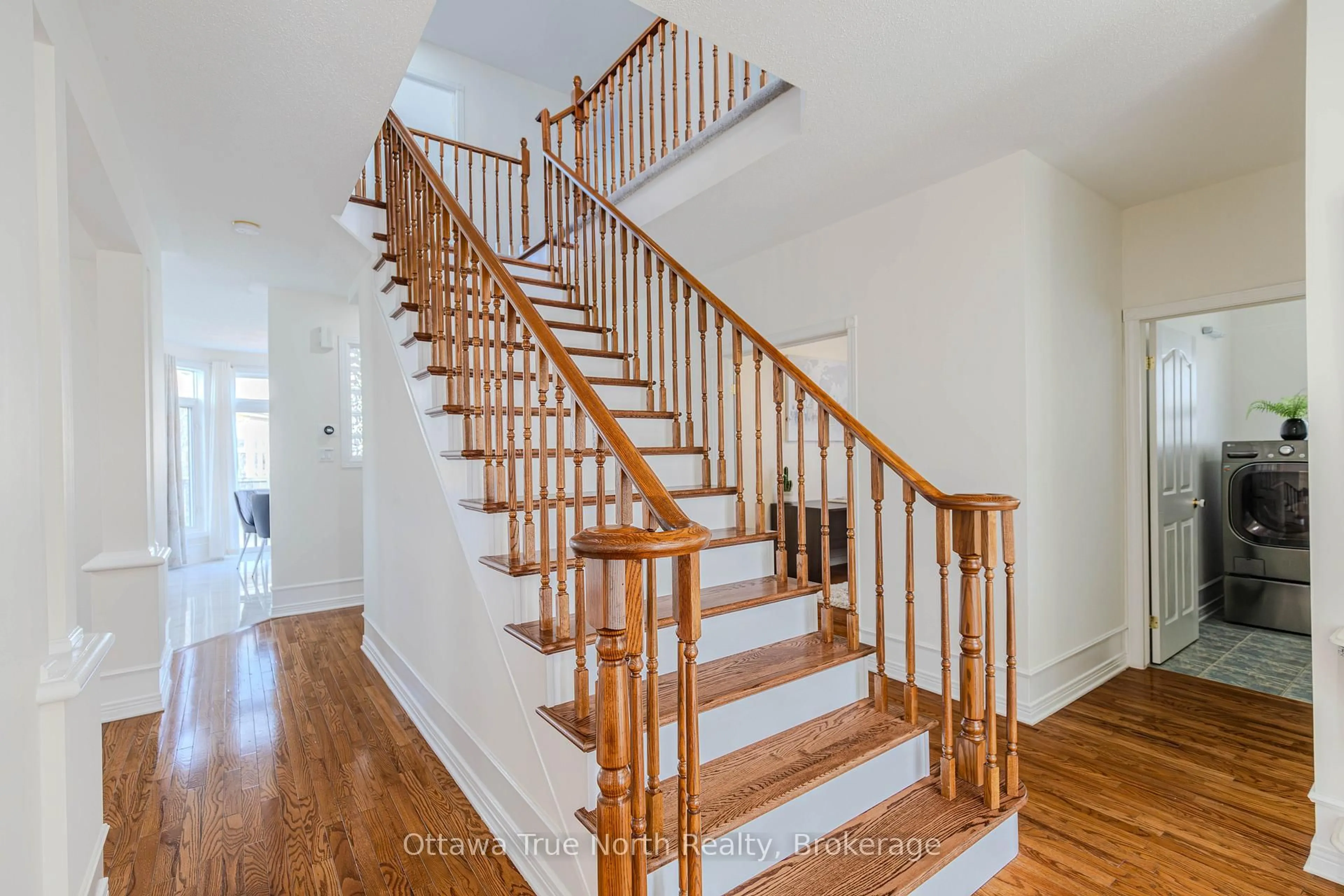 Stairs for 19 Black Tern Cres, Ottawa Ontario K2M 2Z4