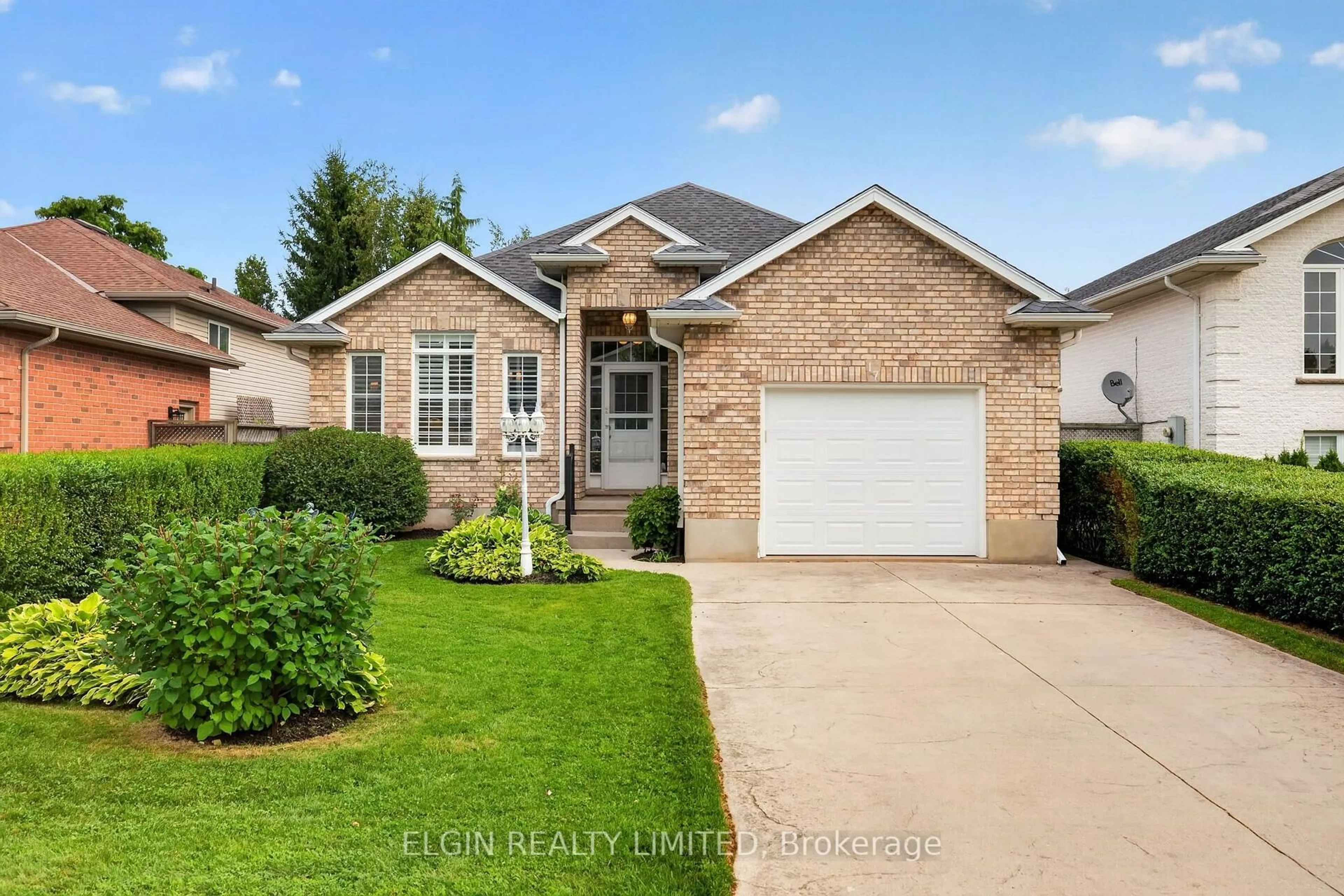 Home with brick exterior material, street for 17 Steeplechase Crt, St. Thomas Ontario N5R 6H5