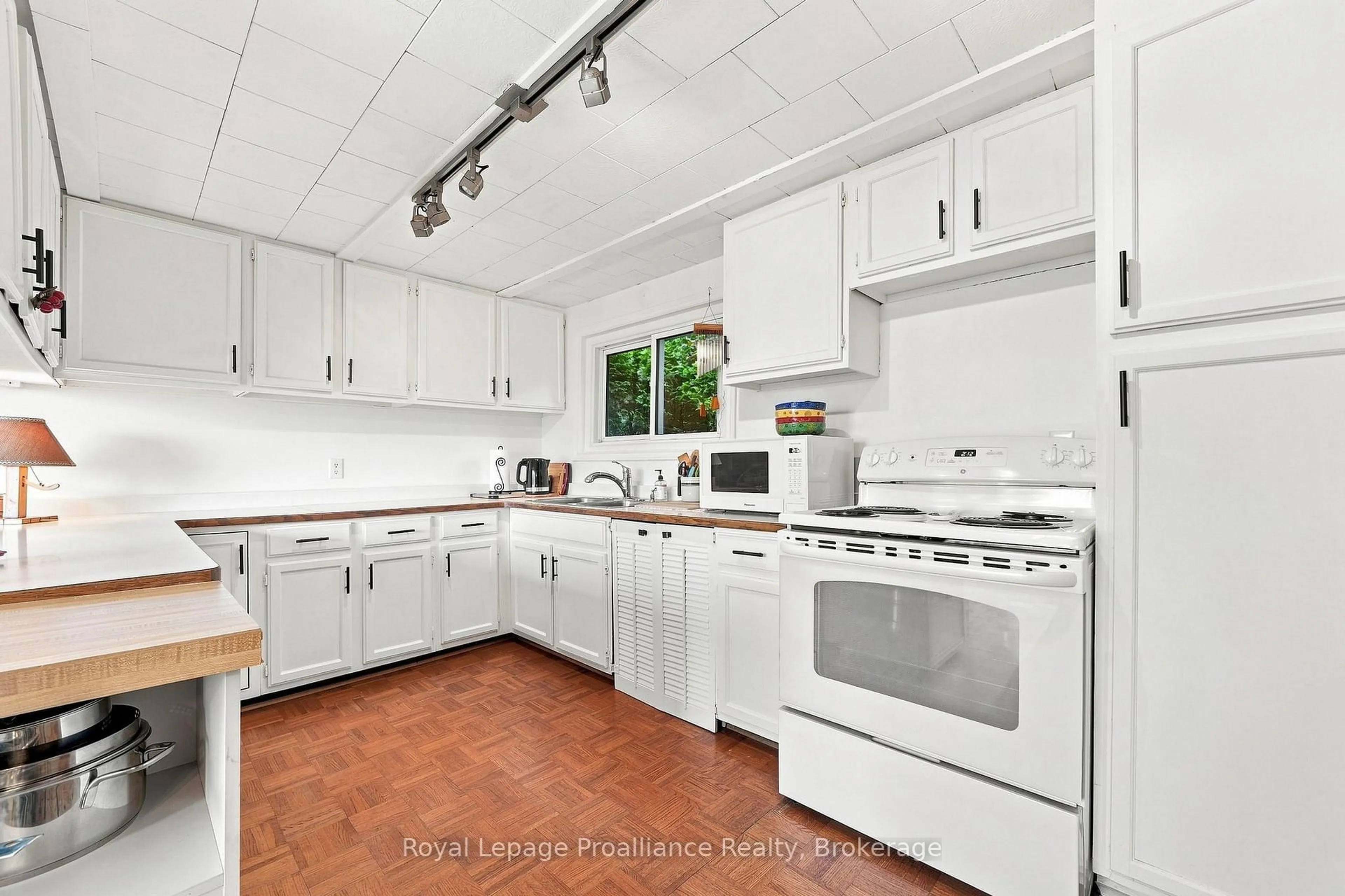 Standard kitchen, unknown for 58 Bentons Lane Pl, Prince Edward County Ontario K0K 2P0