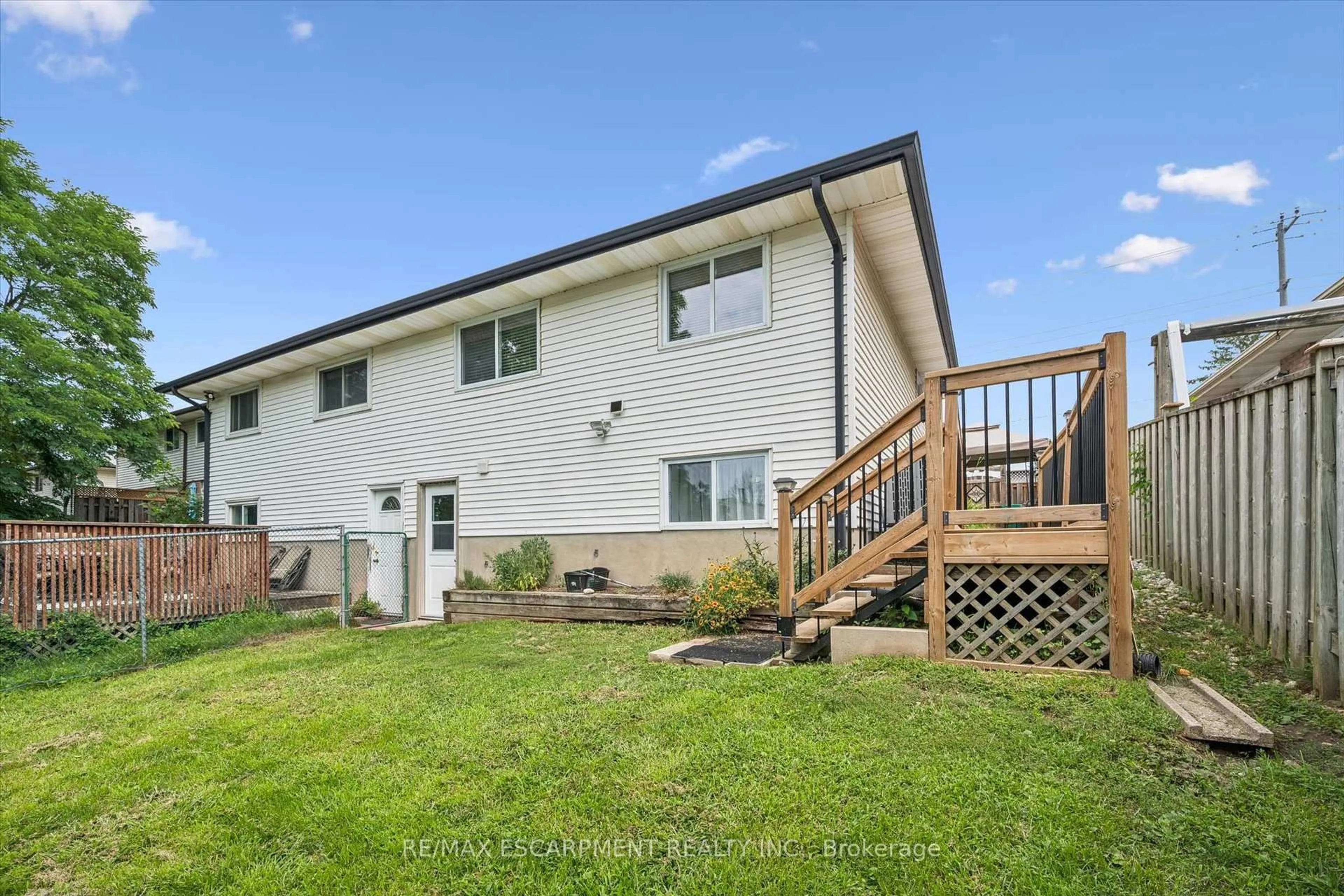 Patio, unknown for 847 Doon Village Rd, Kitchener Ontario N2P 1A1