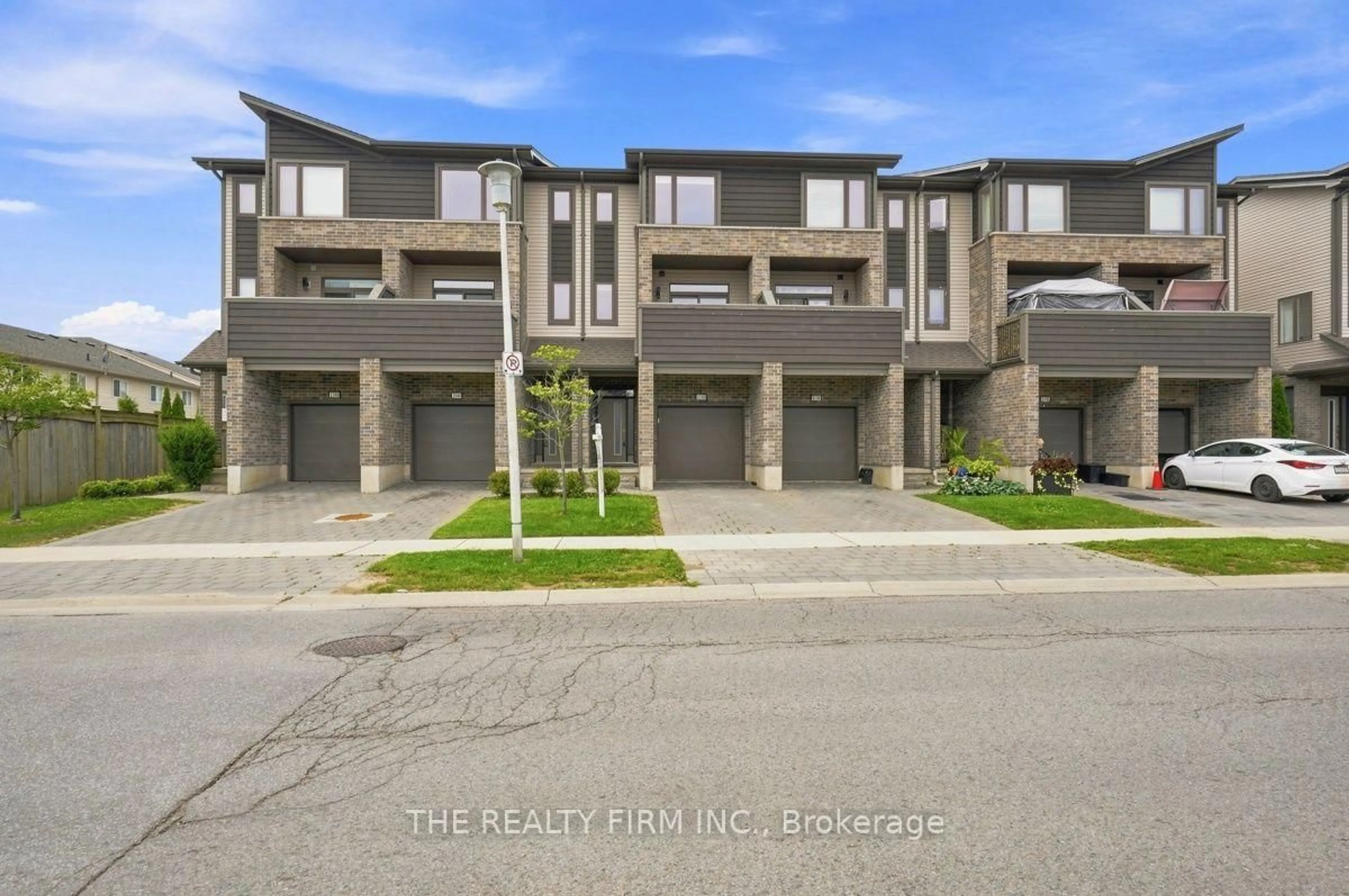A pic from outside/outdoor area/front of a property/back of a property/a pic from drone, street for 2140 Meadowgate Blvd, London South Ontario N6M 0H5