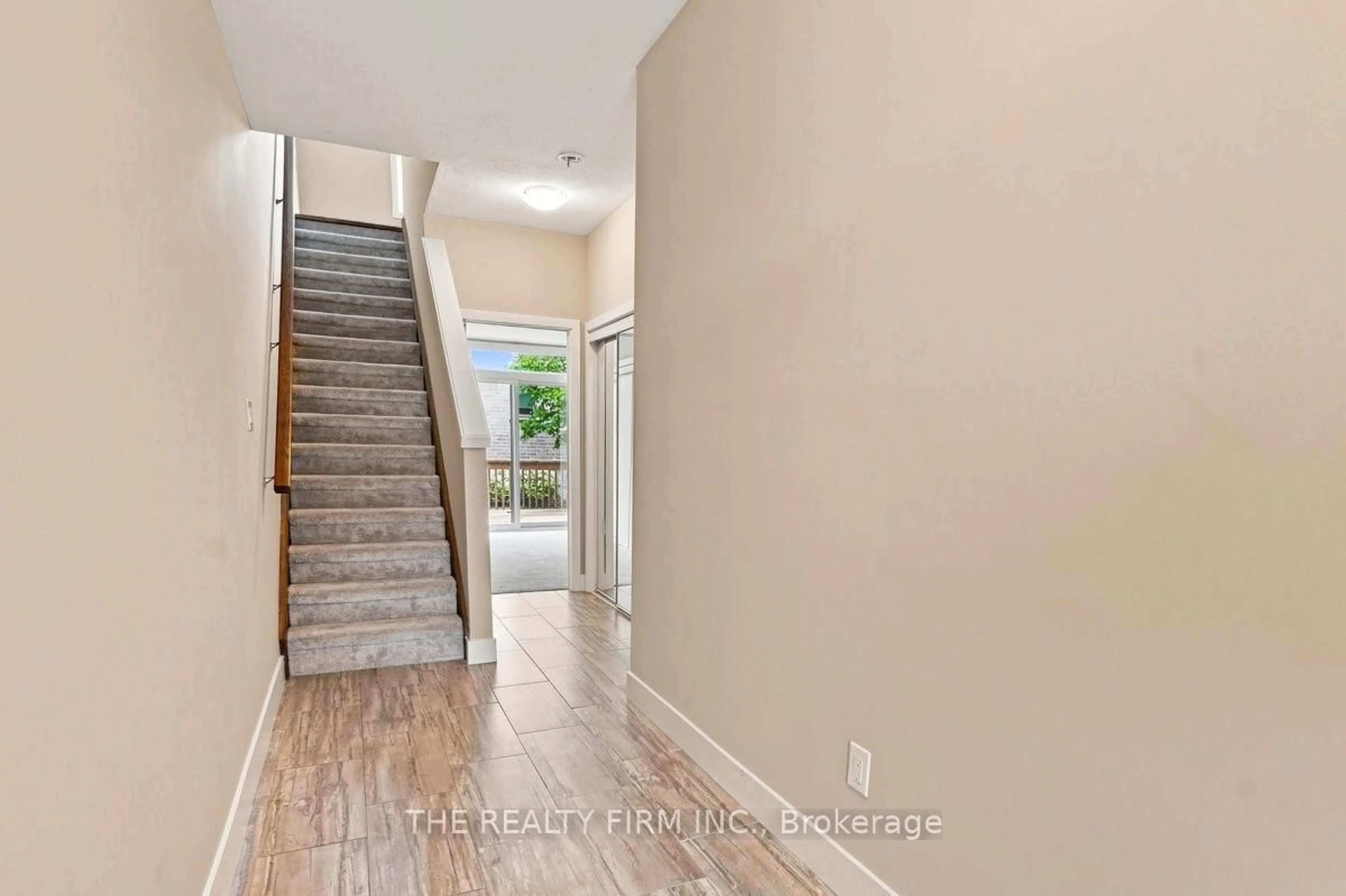 Indoor entryway for 2140 Meadowgate Blvd, London South Ontario N6M 0H5