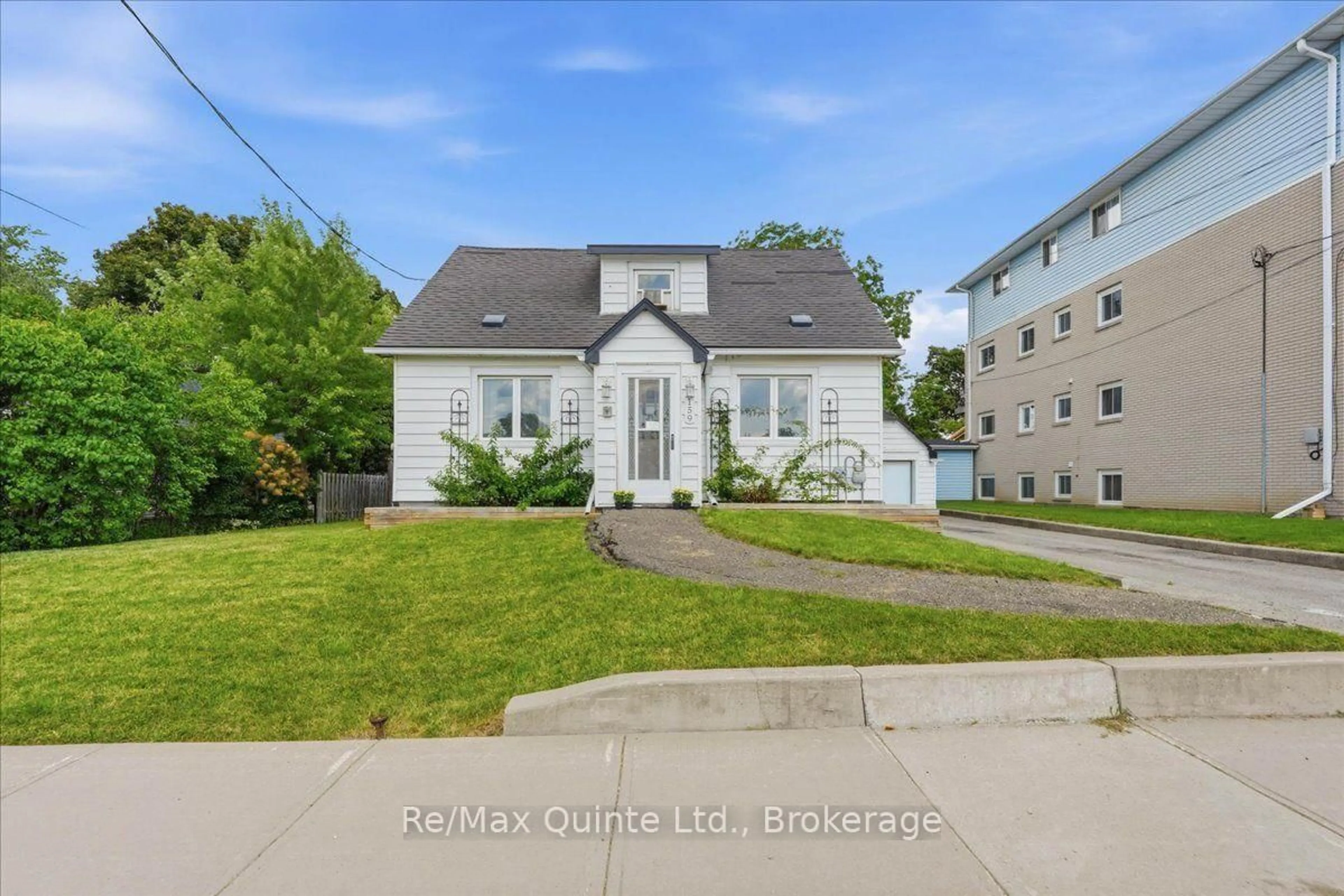 A pic from outside/outdoor area/front of a property/back of a property/a pic from drone, street for 159 Lingham St, Belleville Ontario K8N 3T3