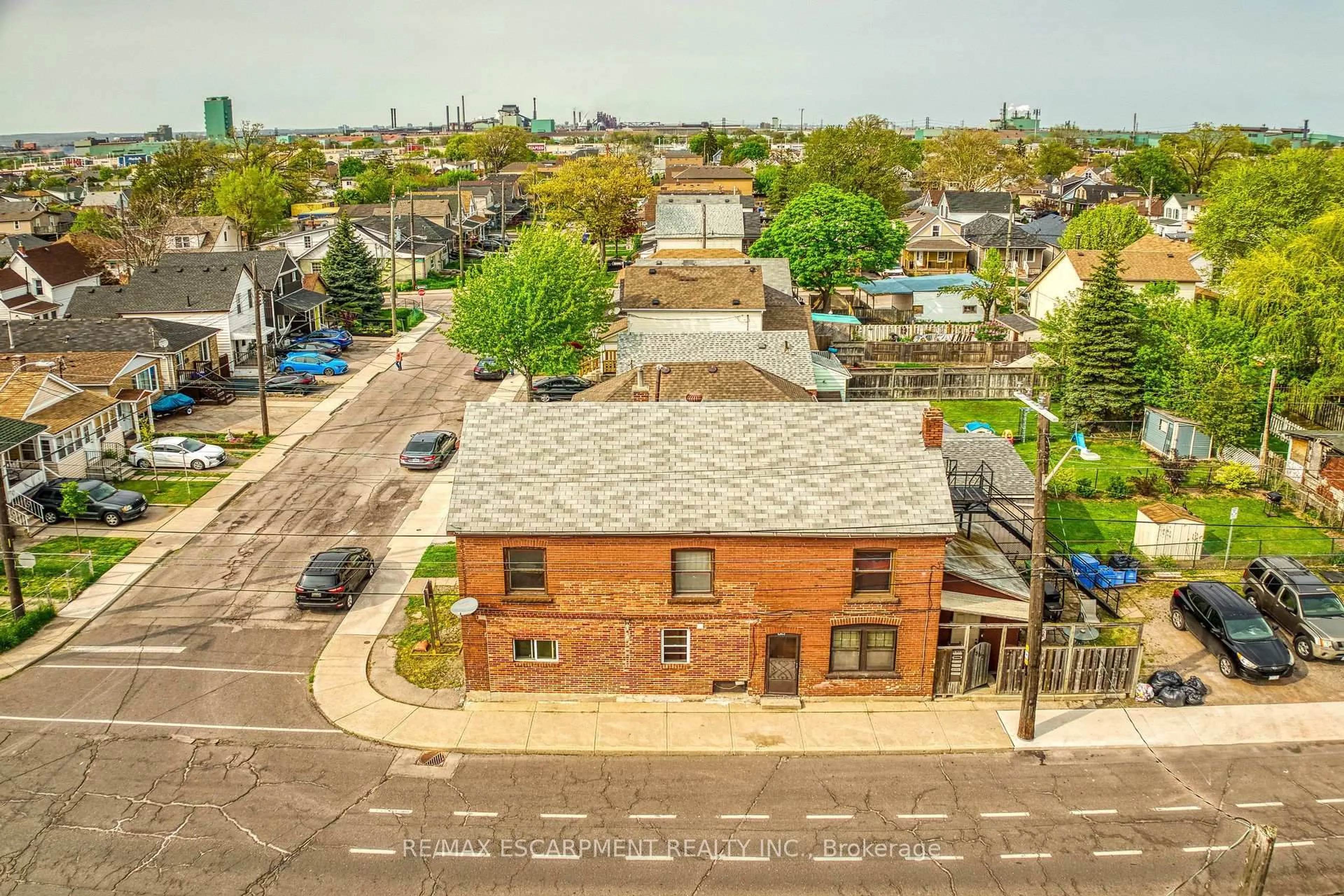 A pic from outside/outdoor area/front of a property/back of a property/a pic from drone, street for 1367 Cannon St, Hamilton Ontario L8H 1W2