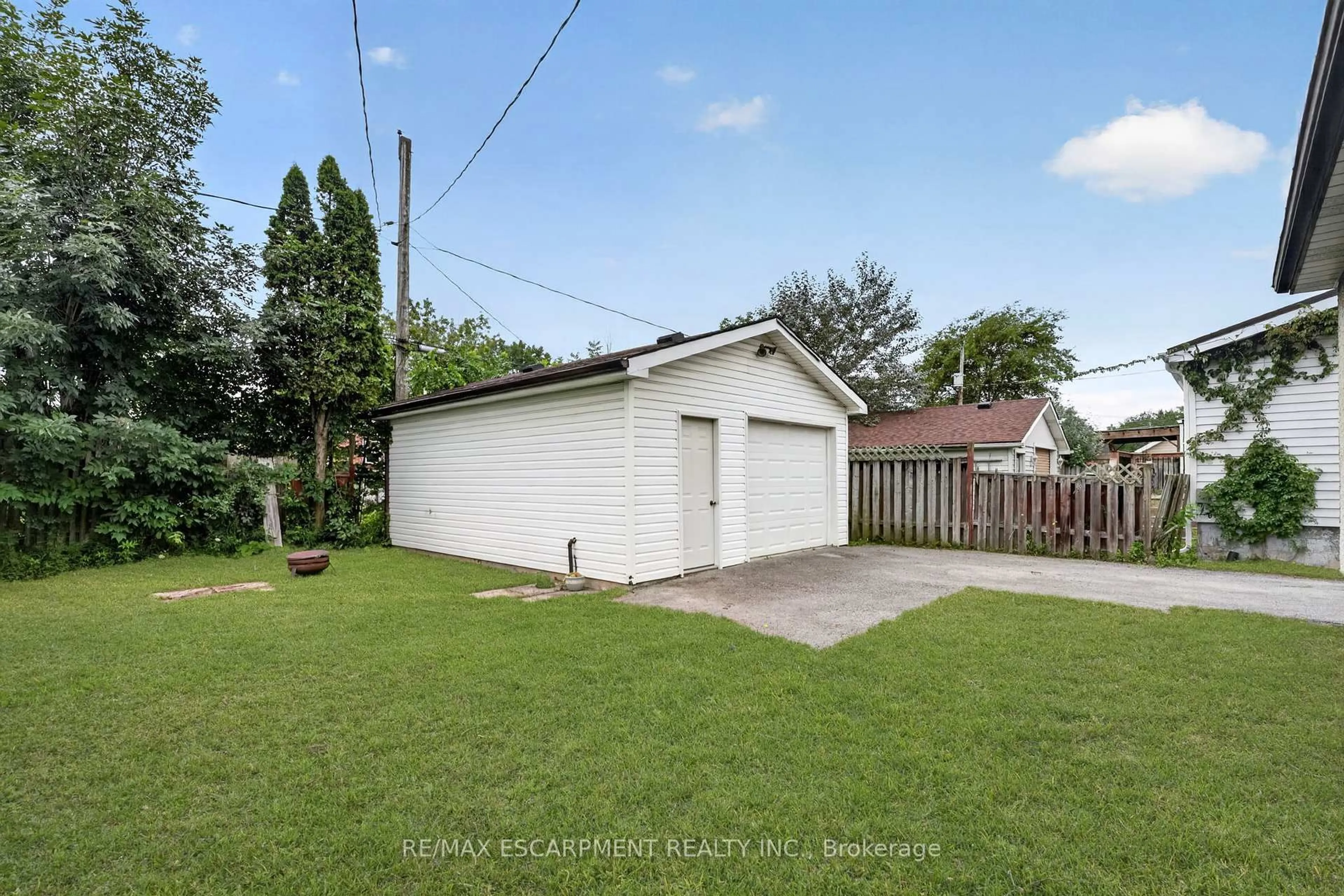Unknown for 333 Simpson Ave, Welland Ontario L3B 4Y7