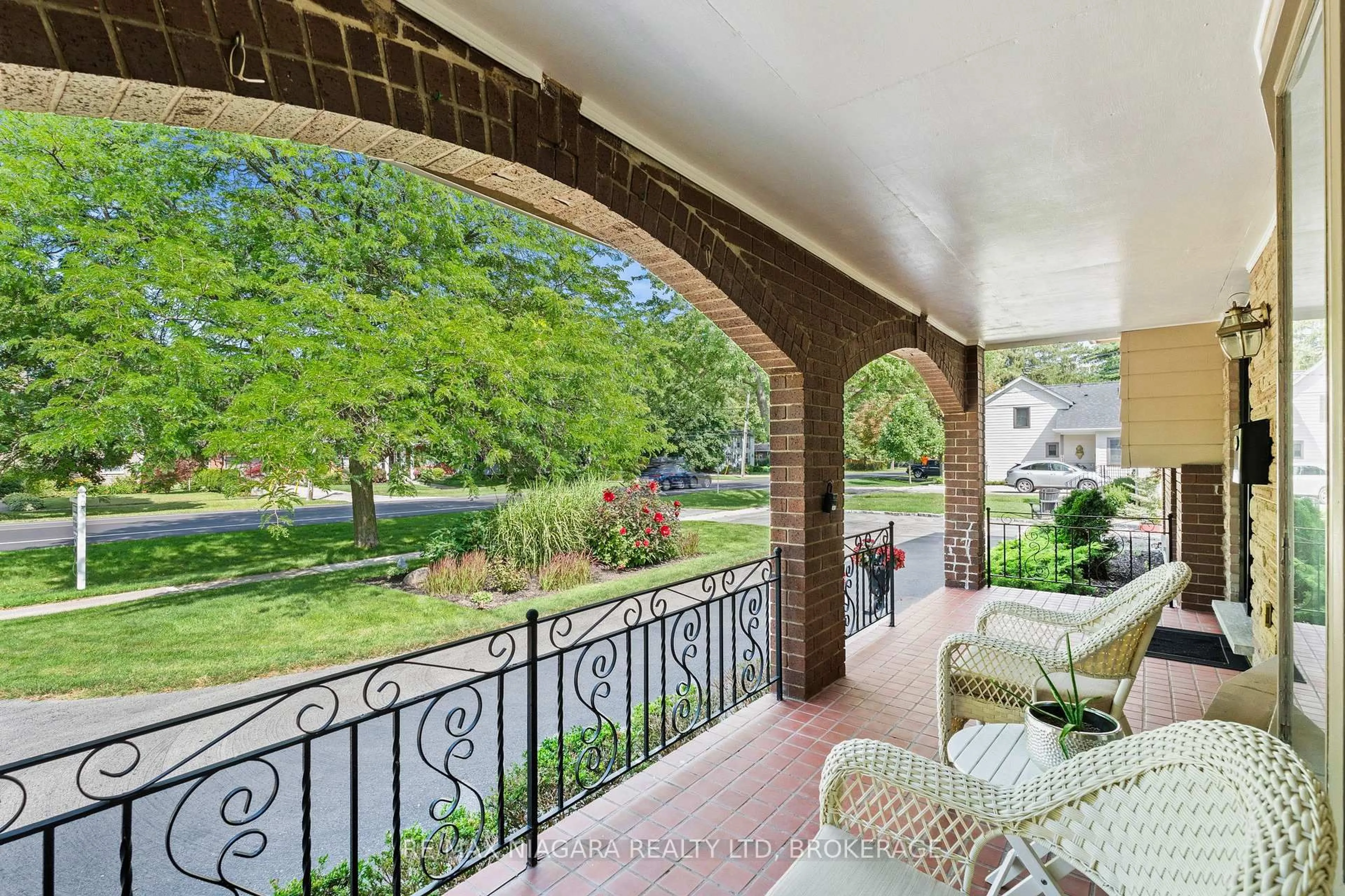 Patio, water/lake/river/ocean view for 90 Mary St, Niagara-on-the-Lake Ontario L0S 1J0