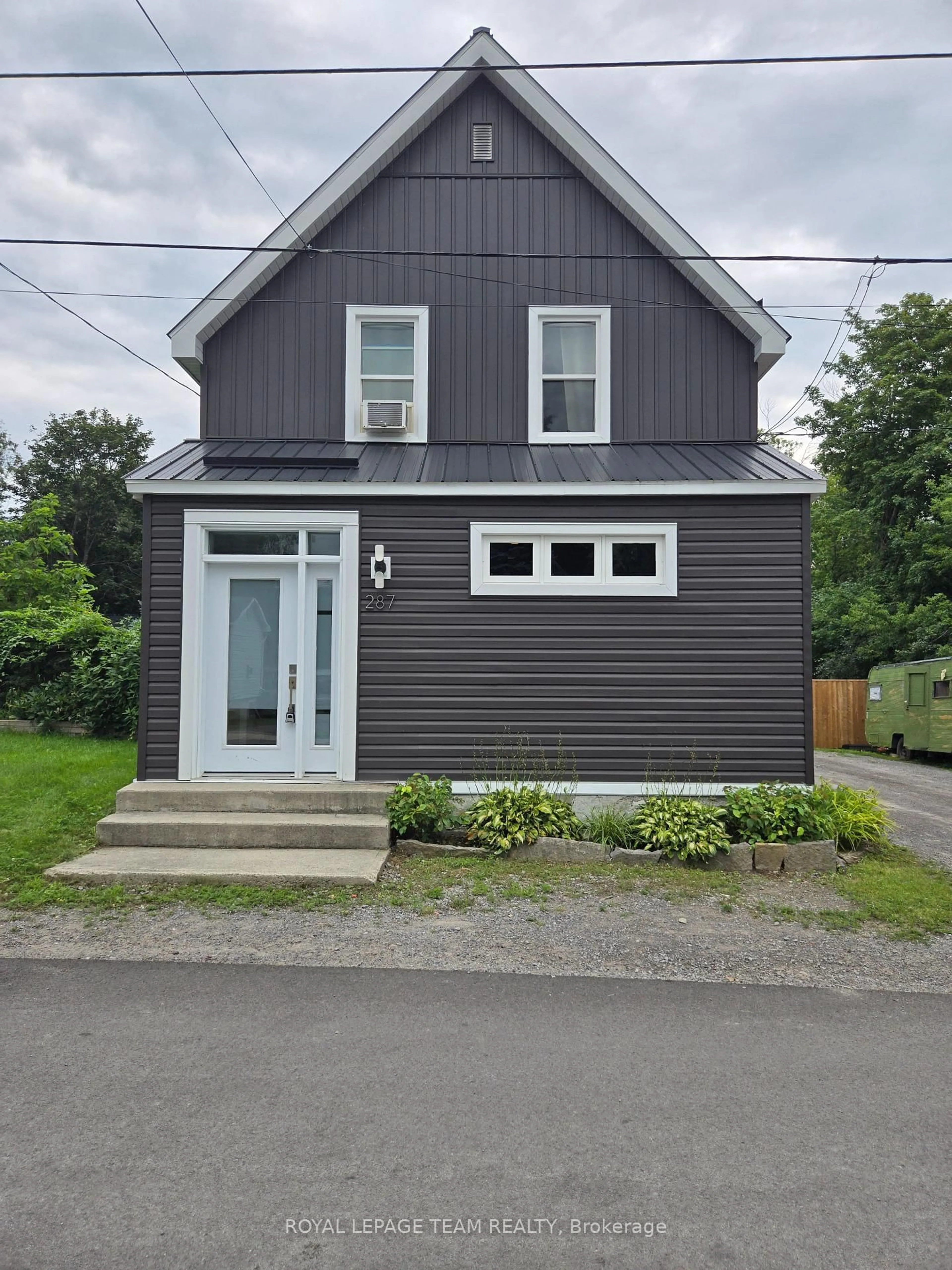 Home with vinyl exterior material, street for 287 Water St, Almonte Ontario K0A 1A0