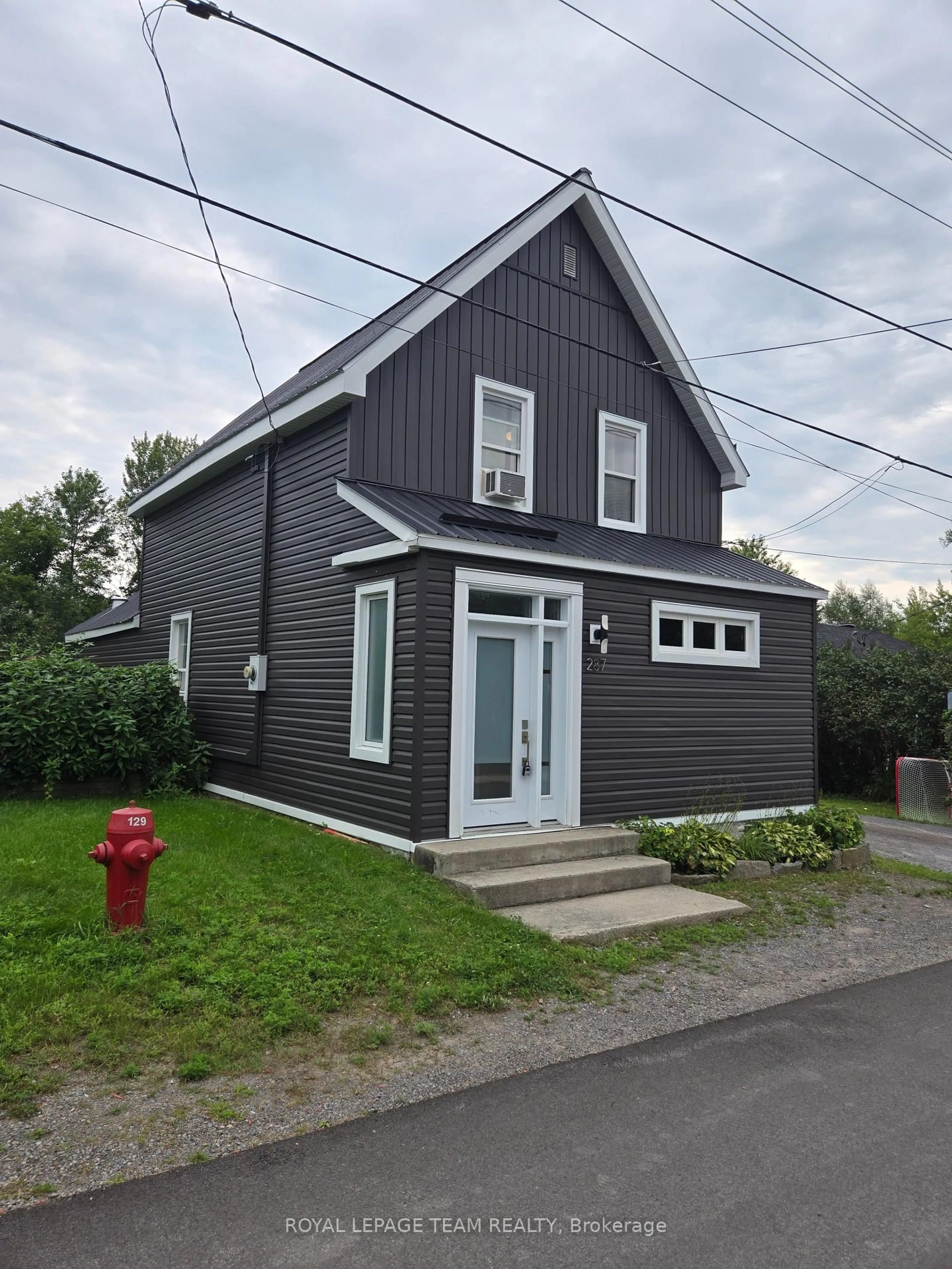Home with vinyl exterior material, street for 287 Water St, Almonte Ontario K0A 1A0