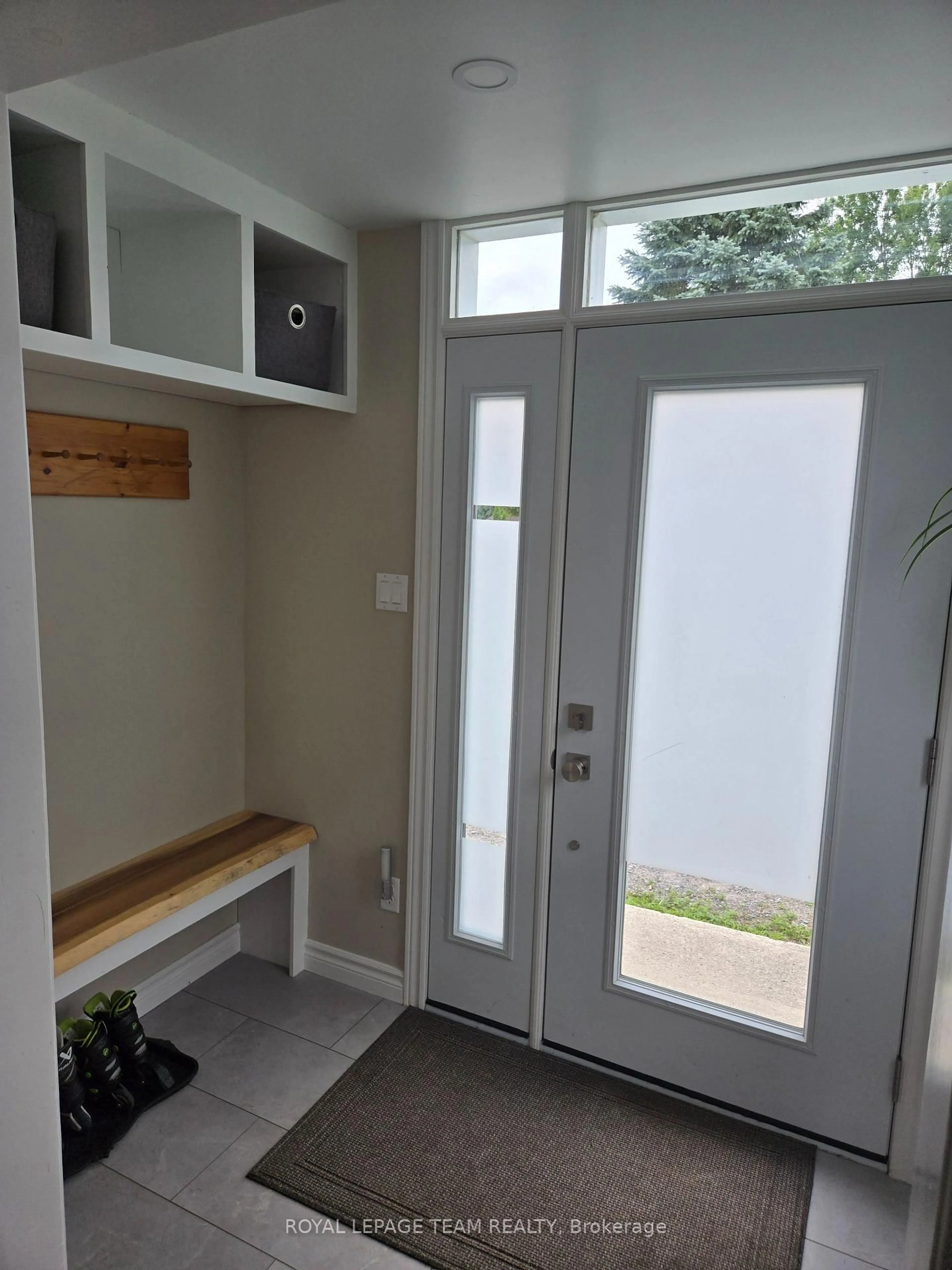 Indoor entryway for 287 Water St, Almonte Ontario K0A 1A0