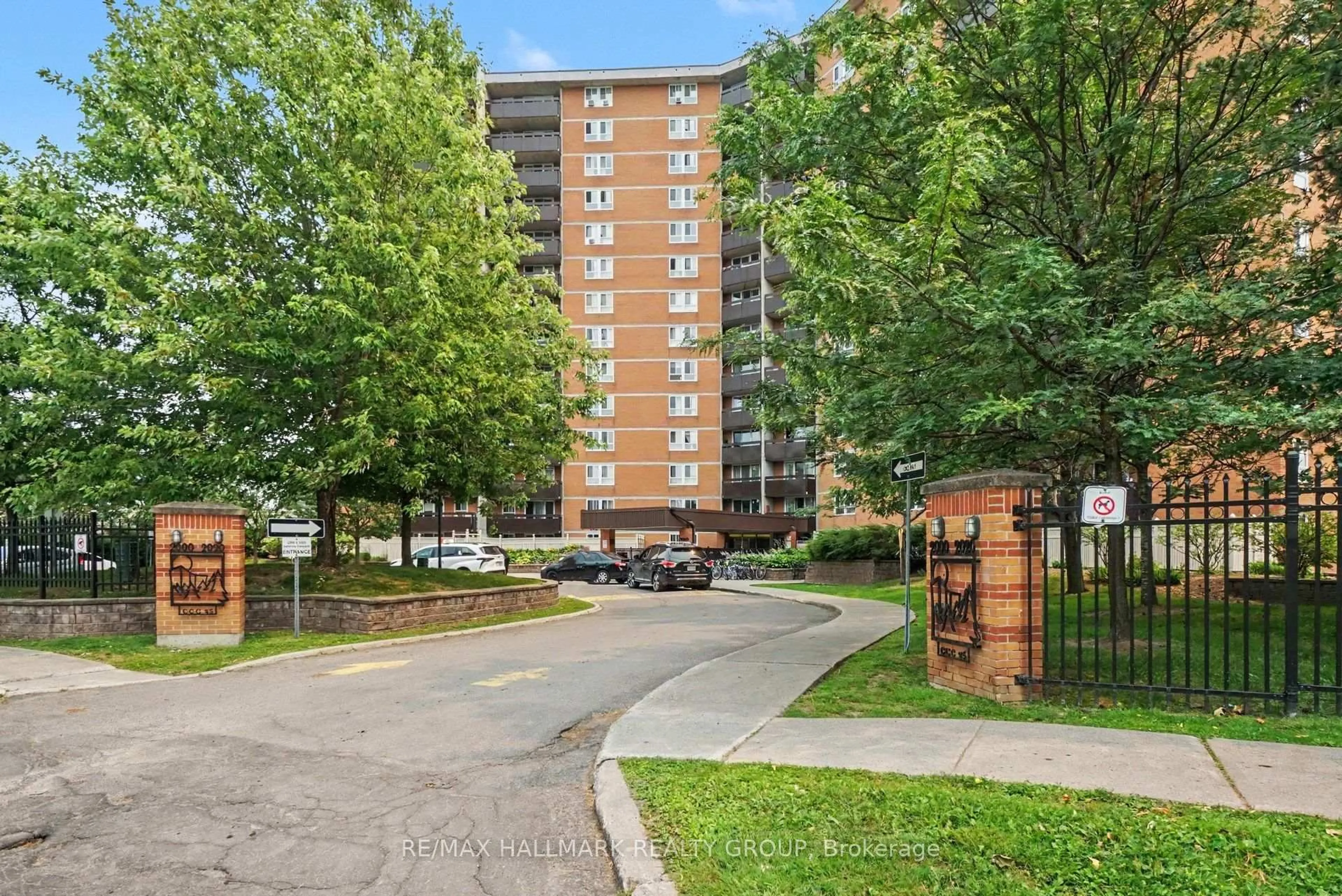 Patio, street for 2000 Jasmine Cres #1417, Ottawa Ontario K1J 8K4