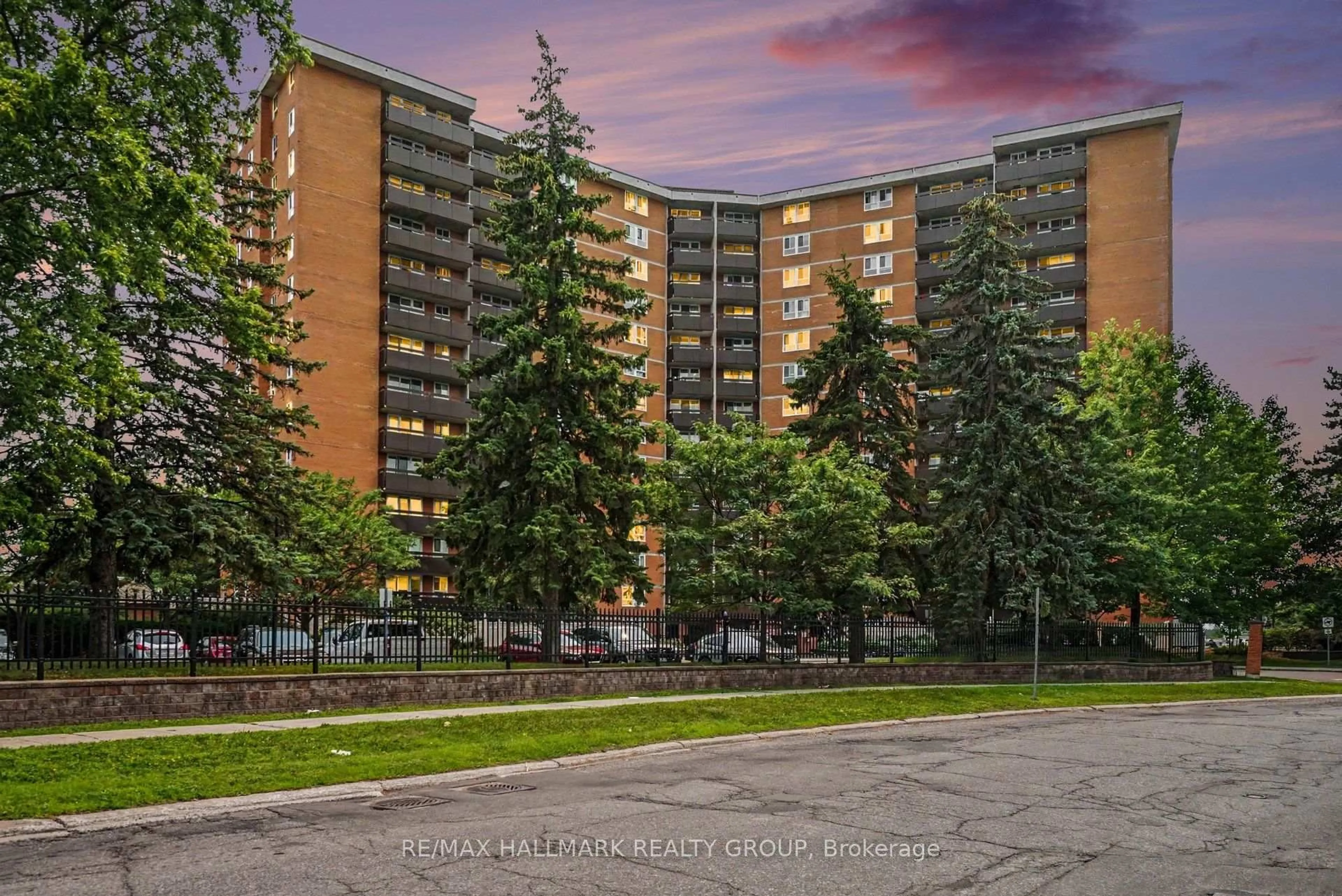 Patio, unknown for 2000 Jasmine Cres #1417, Ottawa Ontario K1J 8K4