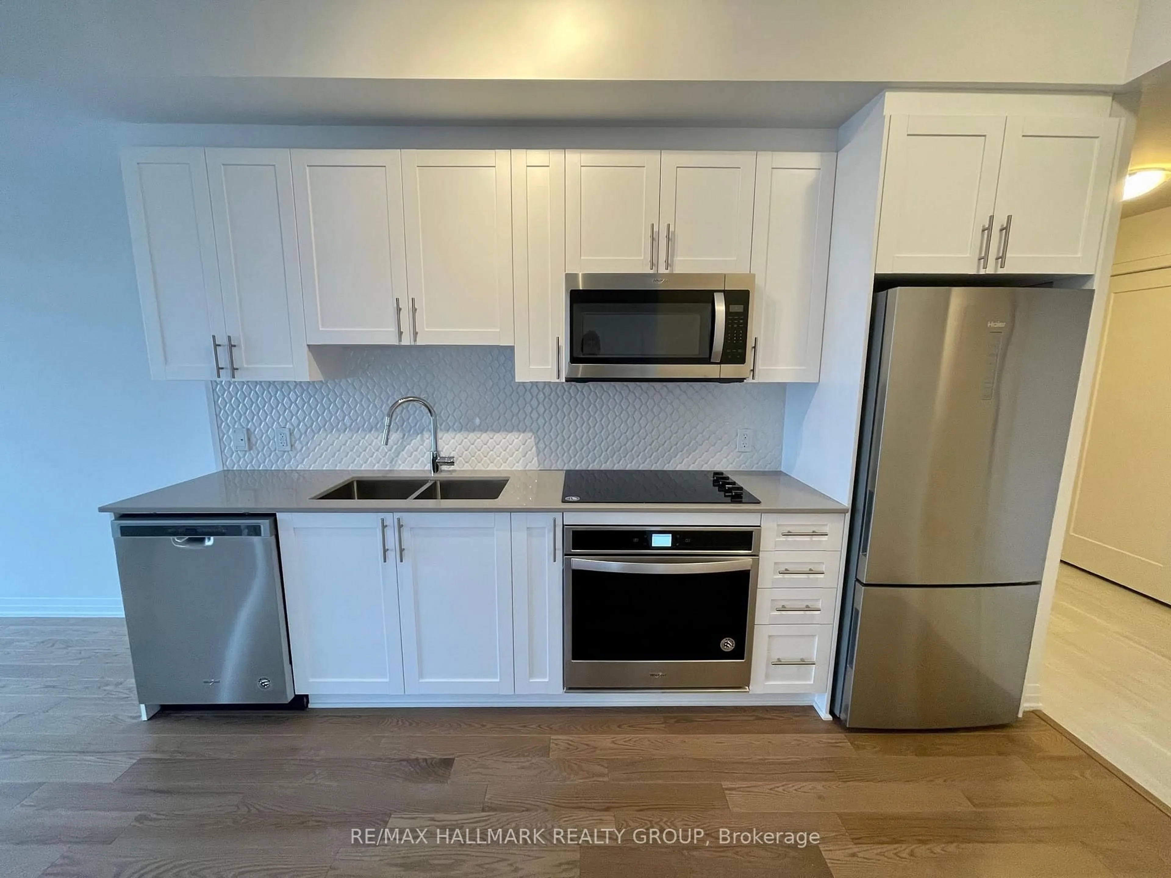 Standard kitchen, unknown for 805 CARLING Ave #3002, Ottawa Ontario K1S 5W9
