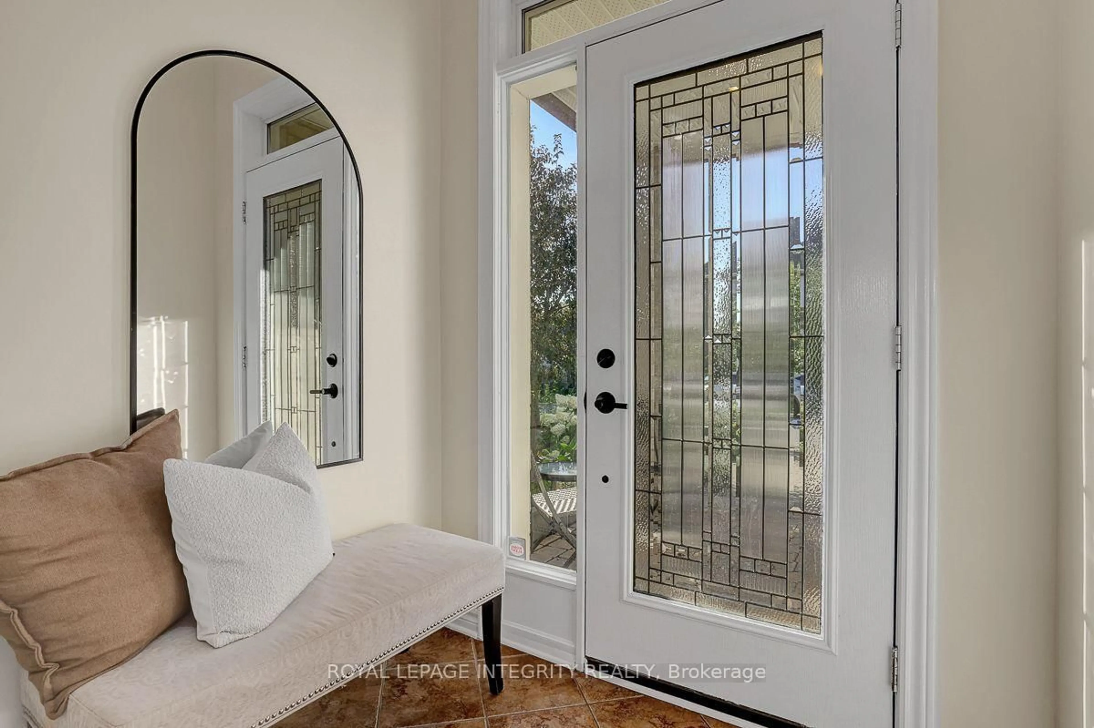 Indoor entryway for 161 Mojave Cres, Ottawa Ontario K2S 0H3