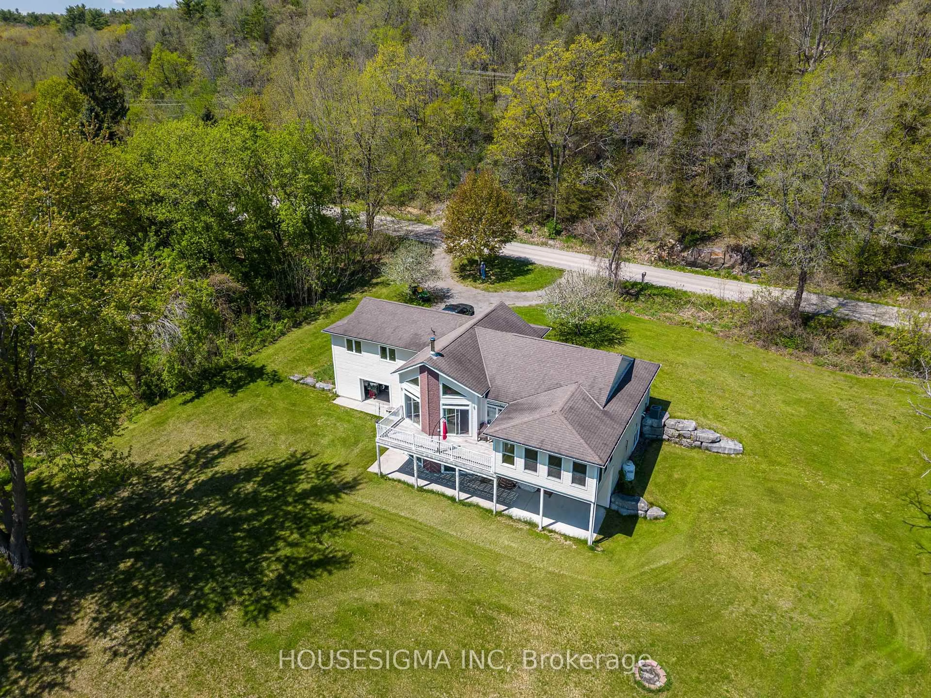 A pic from outside/outdoor area/front of a property/back of a property/a pic from drone, water/lake/river/ocean view for 139 Old River Rd, Leeds and the Thousand Islands Ontario K0E 1R0