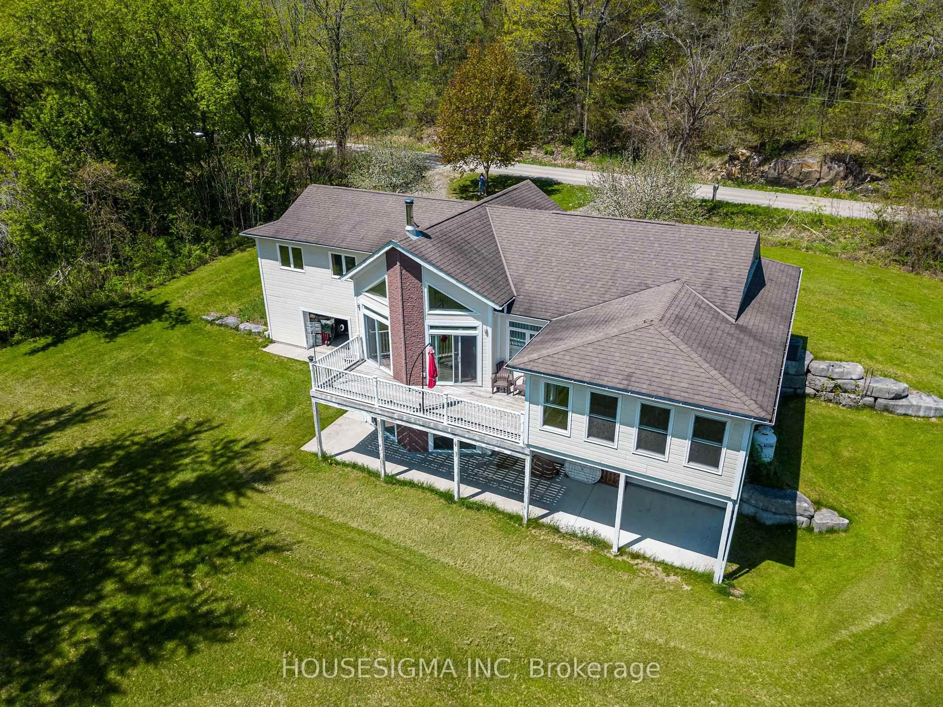 A pic from outside/outdoor area/front of a property/back of a property/a pic from drone, water/lake/river/ocean view for 139 Old River Rd, Leeds and the Thousand Islands Ontario K0E 1R0