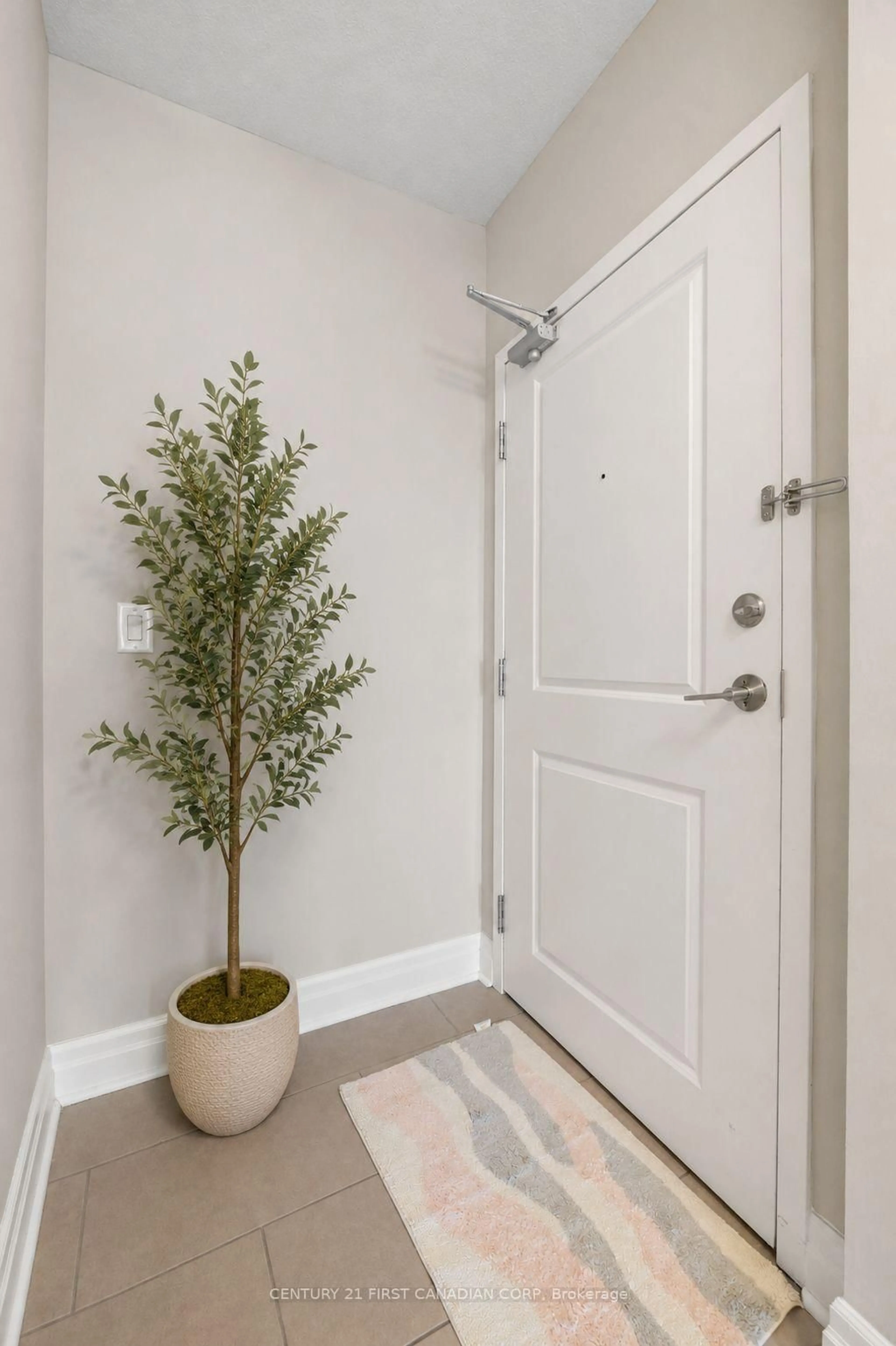 Indoor entryway for 240 Village Walk Blvd #605, London North Ontario N6G 0P6