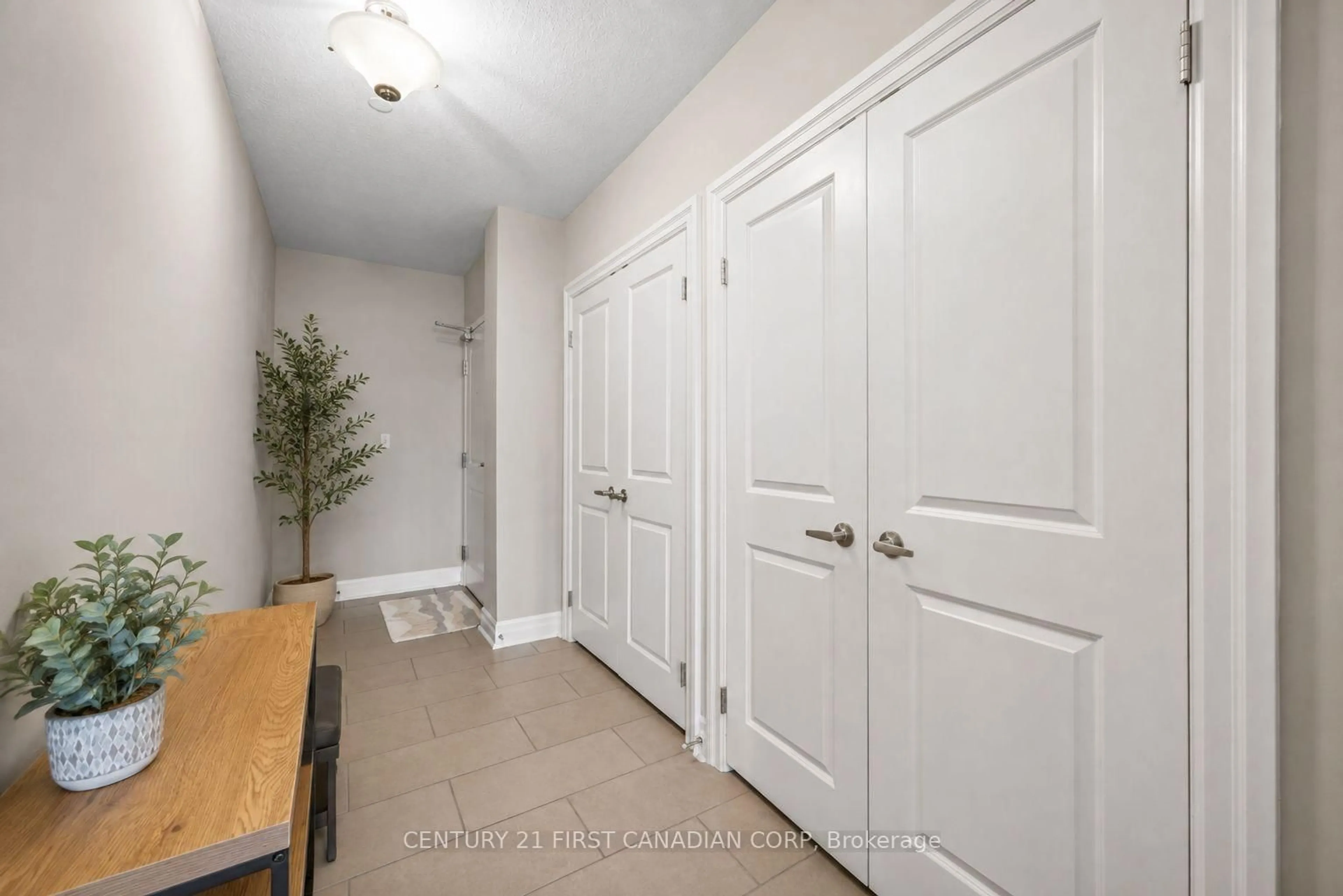 Indoor entryway for 240 Village Walk Blvd #605, London North Ontario N6G 0P6