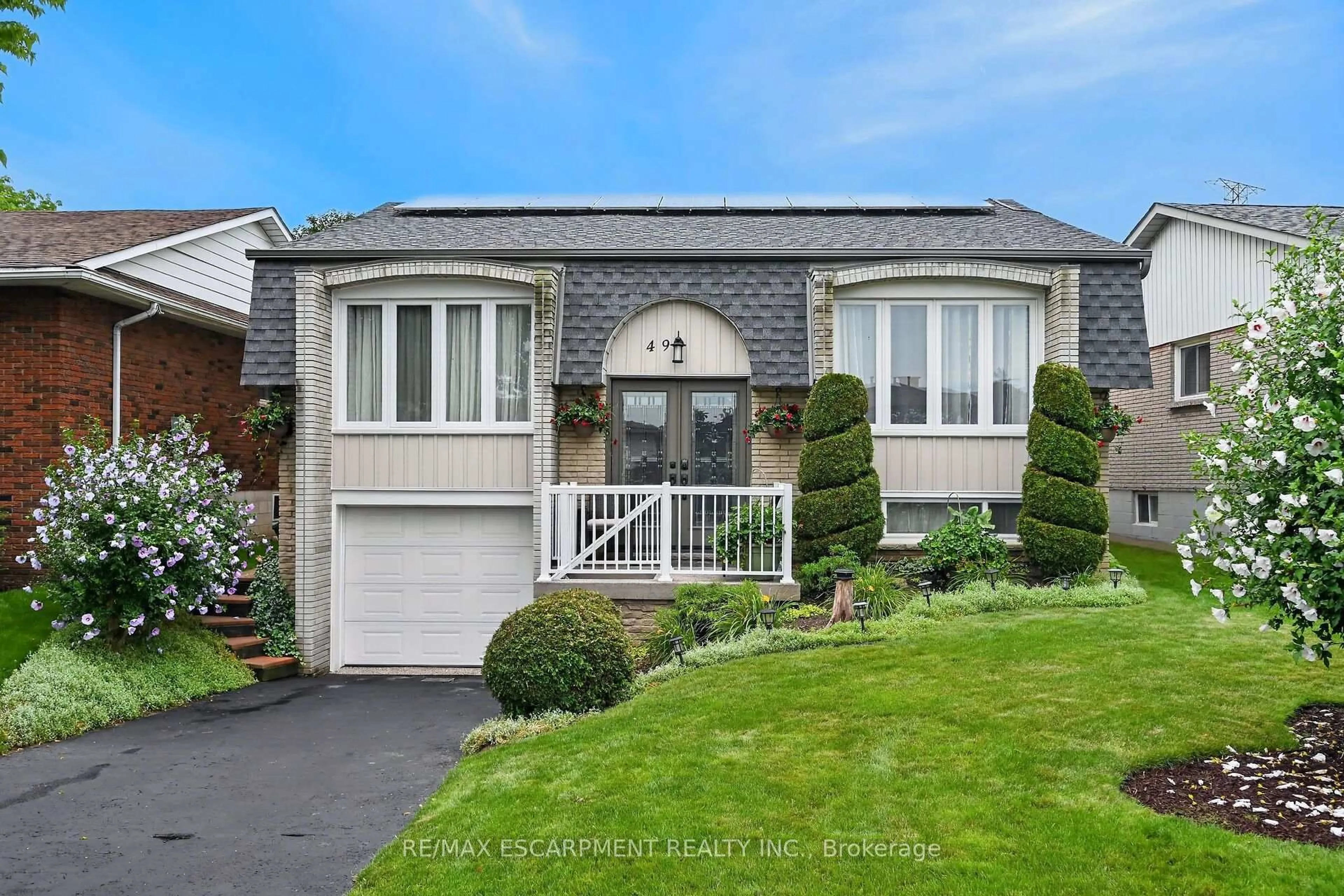 Home with vinyl exterior material, street for 49 Brookstream Crt, Hamilton Ontario L8K 6J3