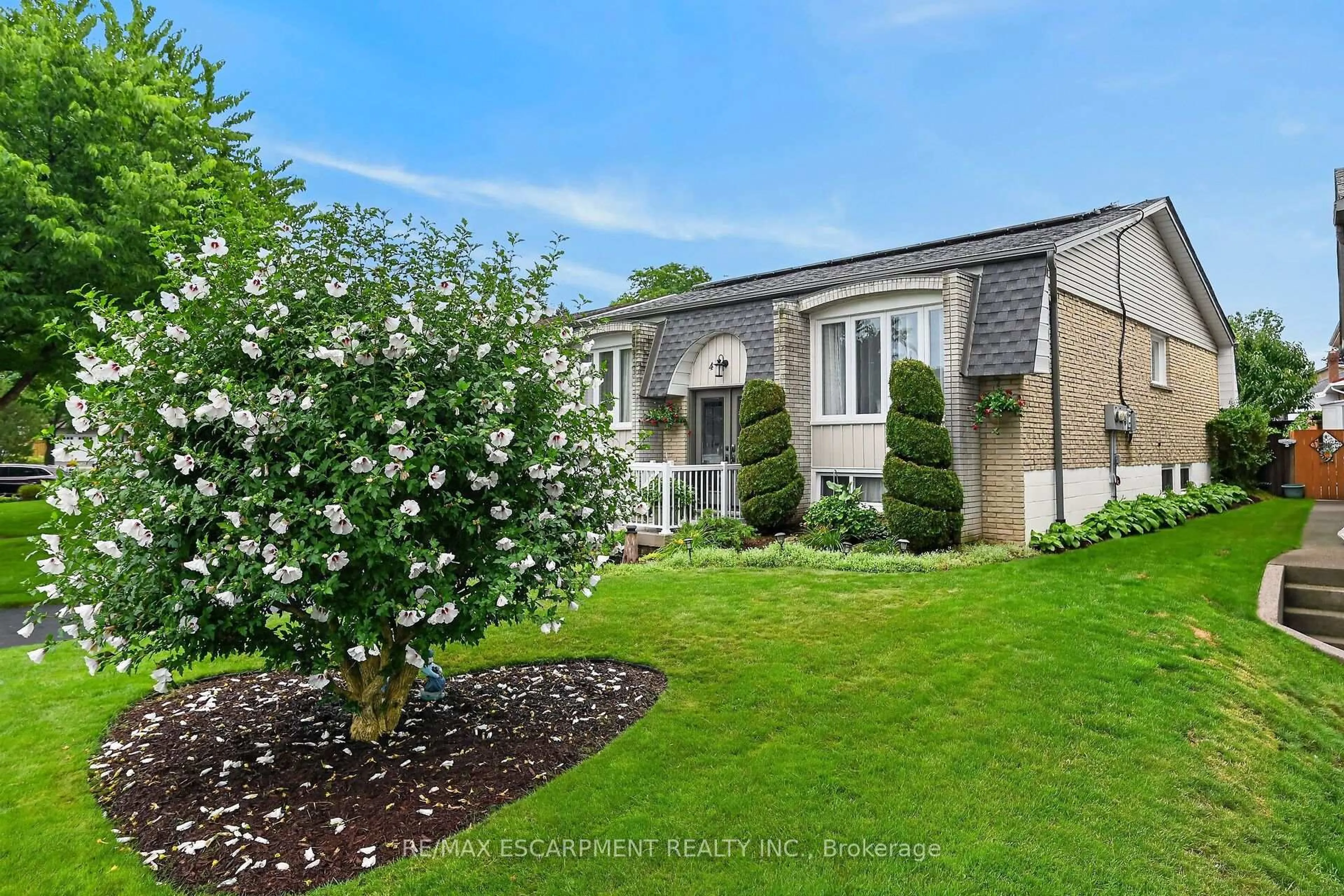 A pic from outside/outdoor area/front of a property/back of a property/a pic from drone, street for 49 Brookstream Crt, Hamilton Ontario L8K 6J3