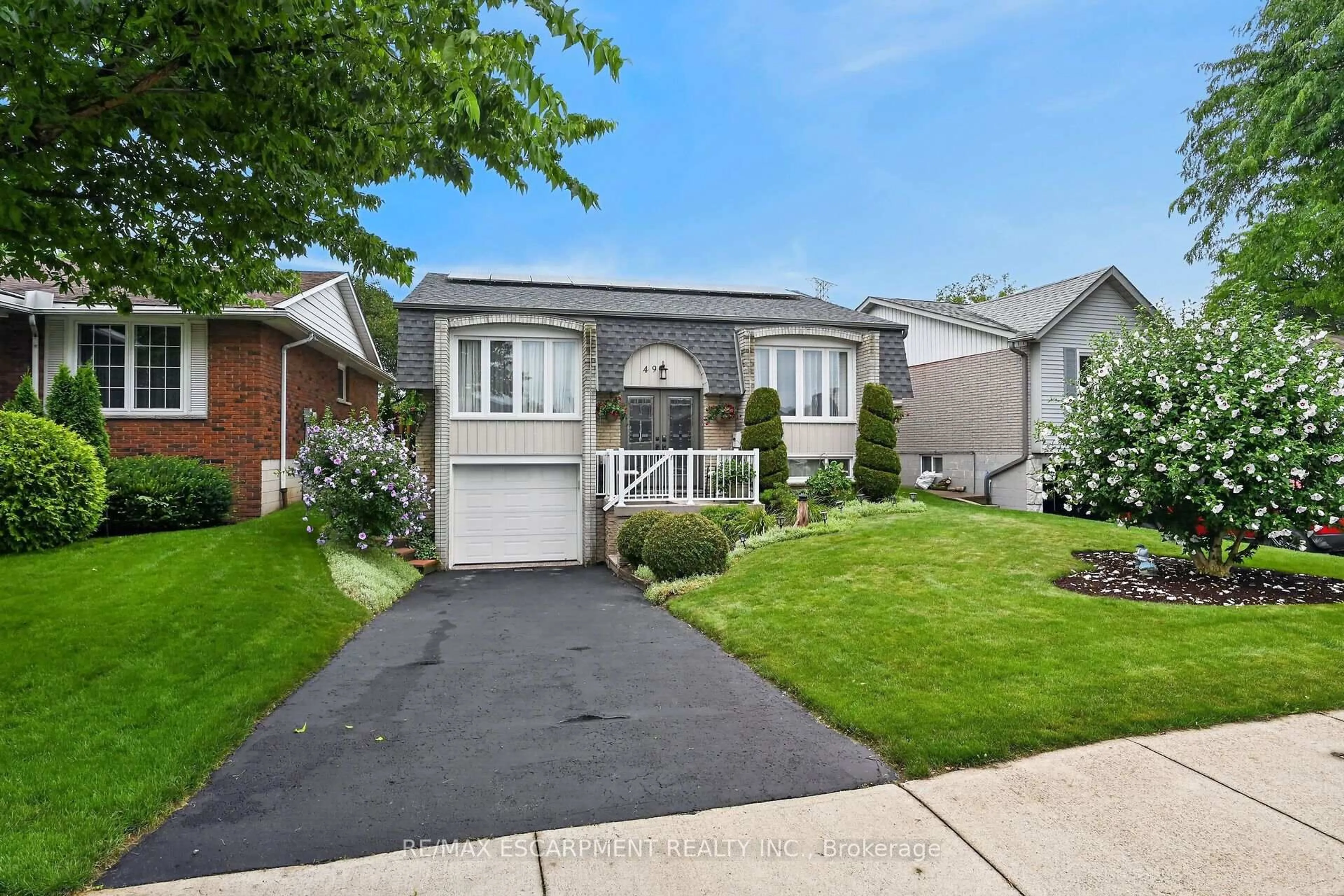 Home with vinyl exterior material, street for 49 Brookstream Crt, Hamilton Ontario L8K 6J3