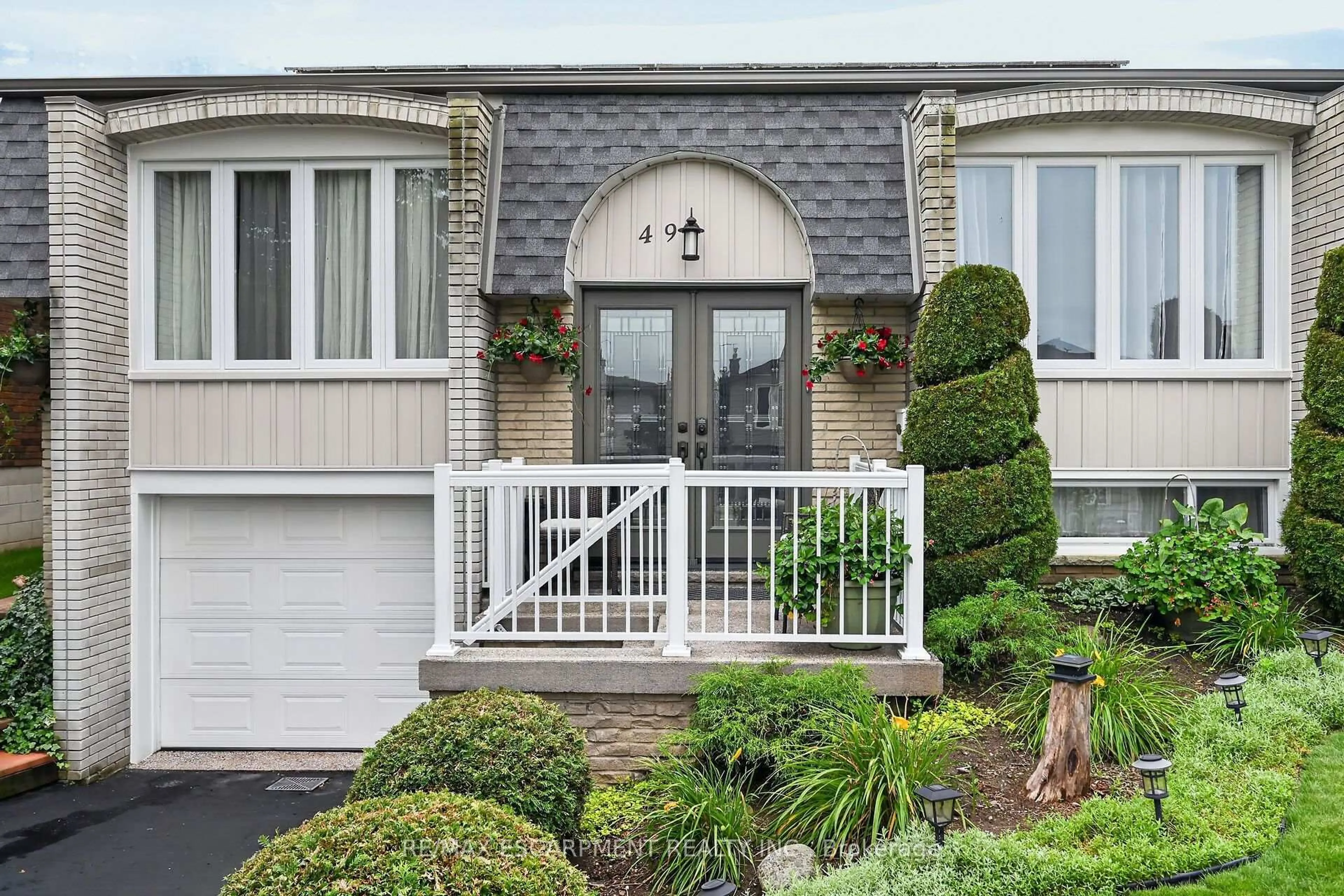 Home with vinyl exterior material, street for 49 Brookstream Crt, Hamilton Ontario L8K 6J3