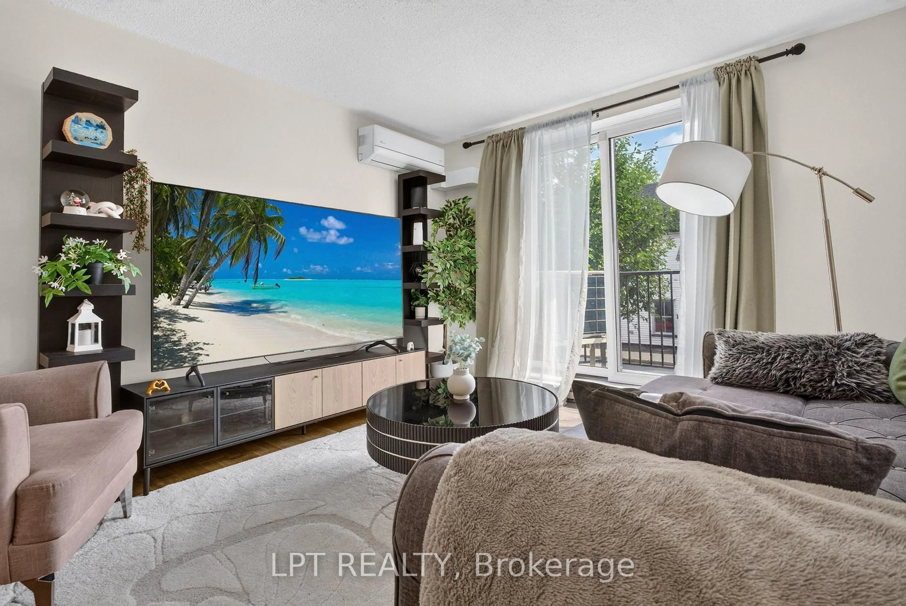 Home theater for 50 Burnside Ave #203, Ottawa Ontario K1Y 2M2