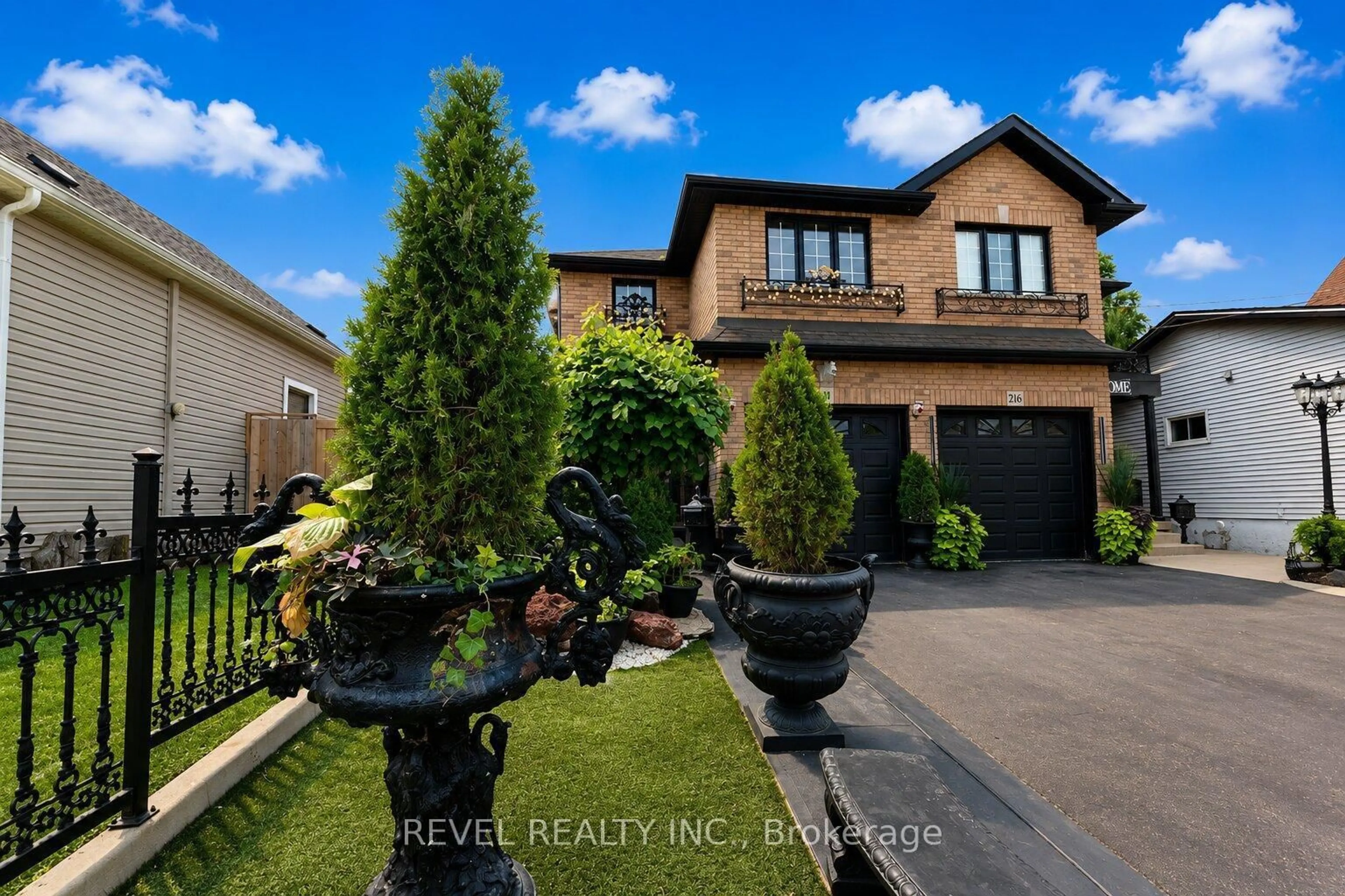 Home with brick exterior material, street for 218 Macaulay St, Hamilton Ontario L8L 3X8