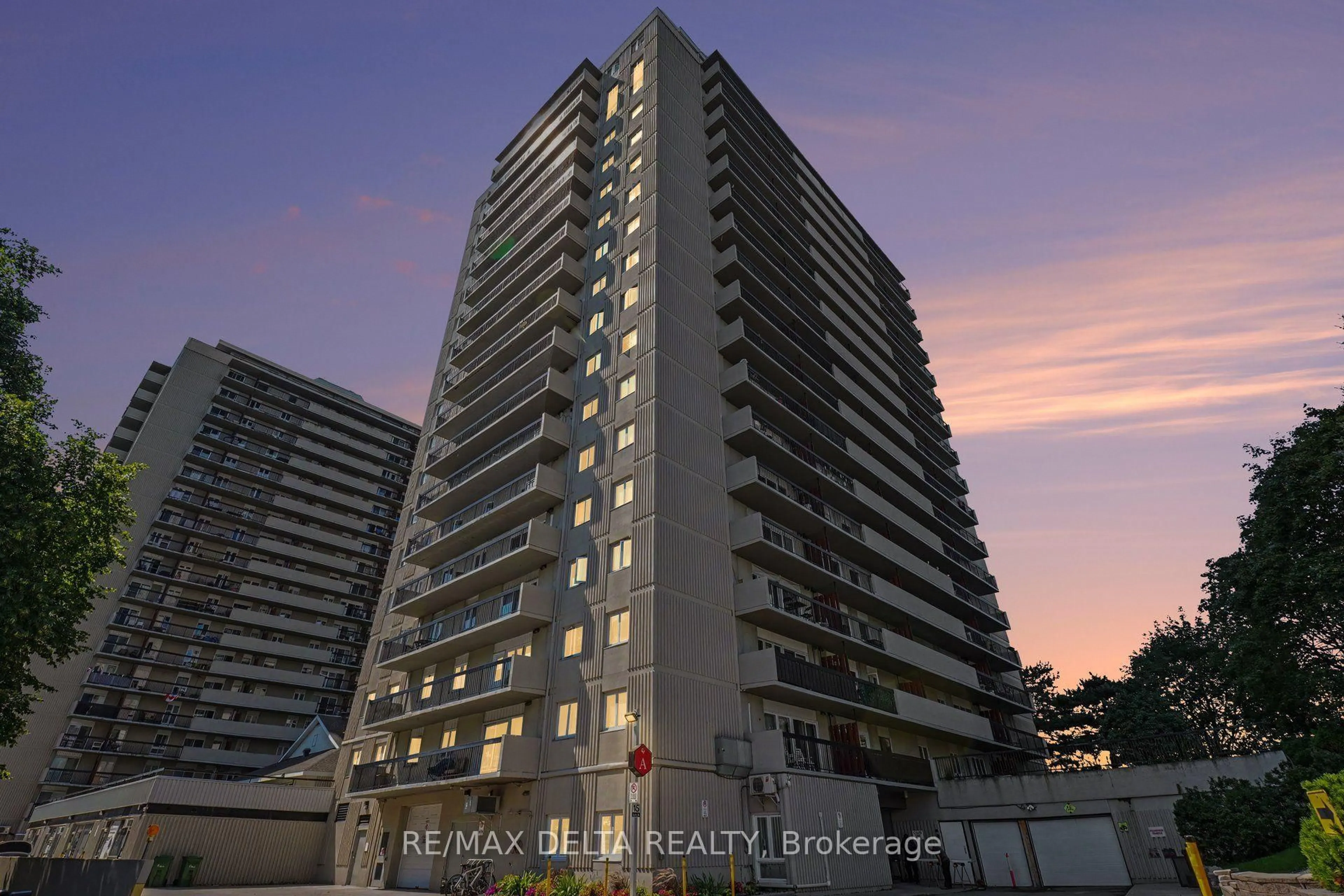 A pic from outside/outdoor area/front of a property/back of a property/a pic from drone, building for 158A Mcarthur Ave #1610, Ottawa Ontario K1L 8C9